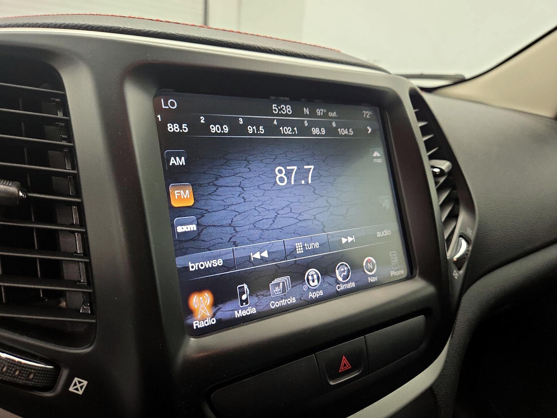 Thumbnail: 2015 Jeep Cherokee - 16