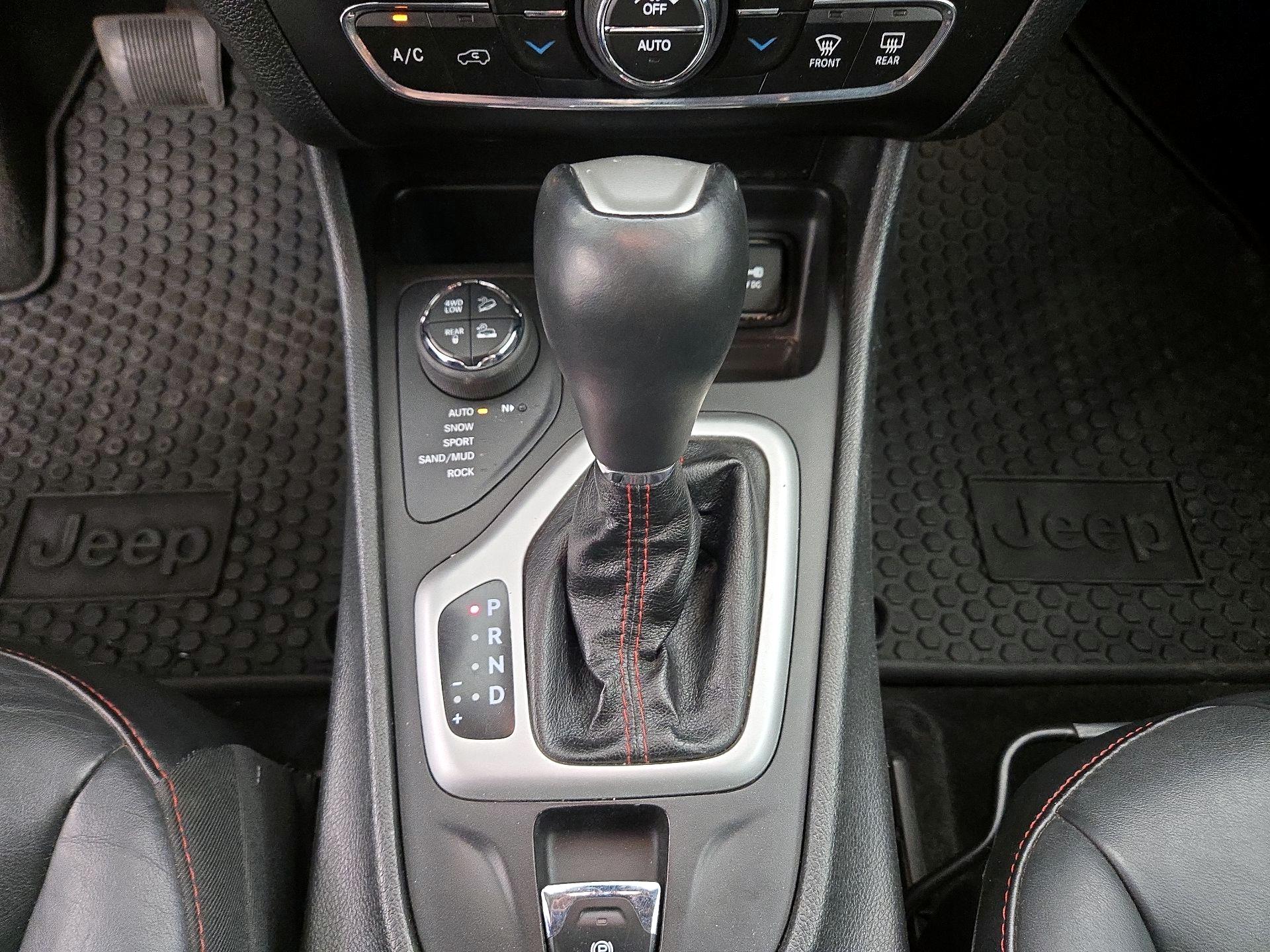 Thumbnail: 2015 Jeep Cherokee - 18