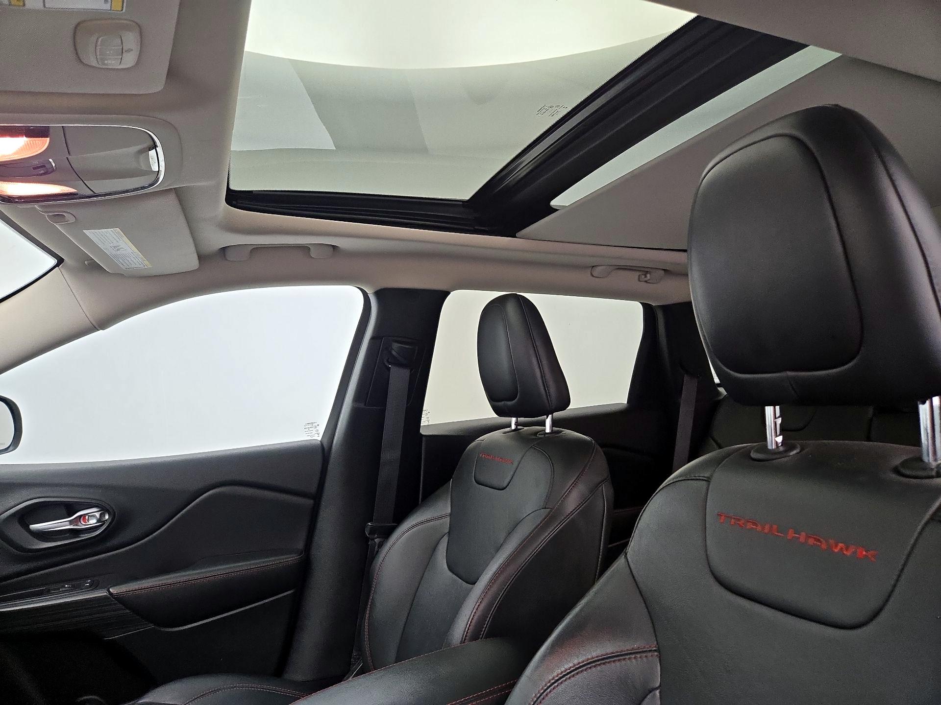 Thumbnail: 2015 Jeep Cherokee - 20