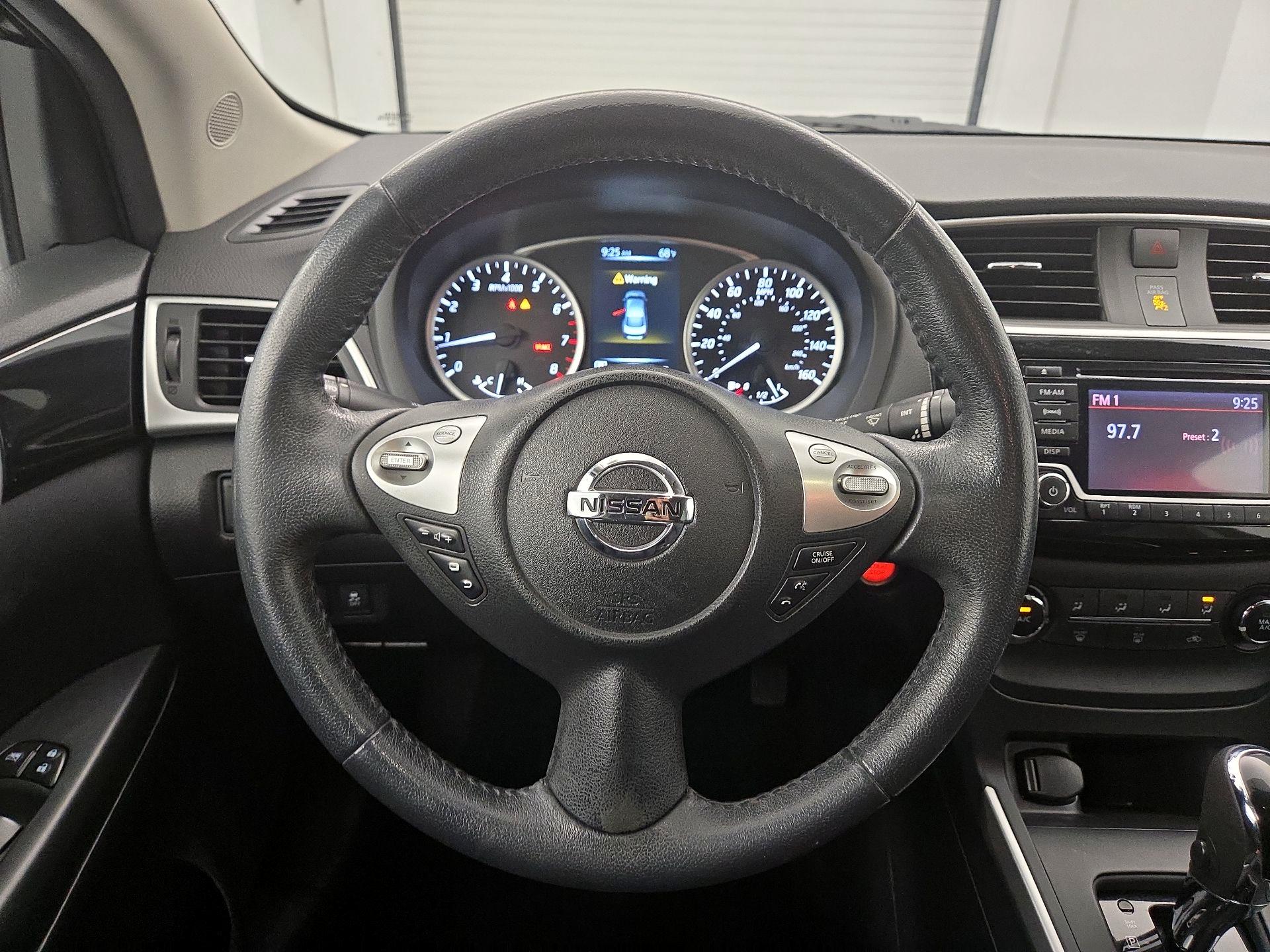 Thumbnail: 2016 Nissan Sentra - 10