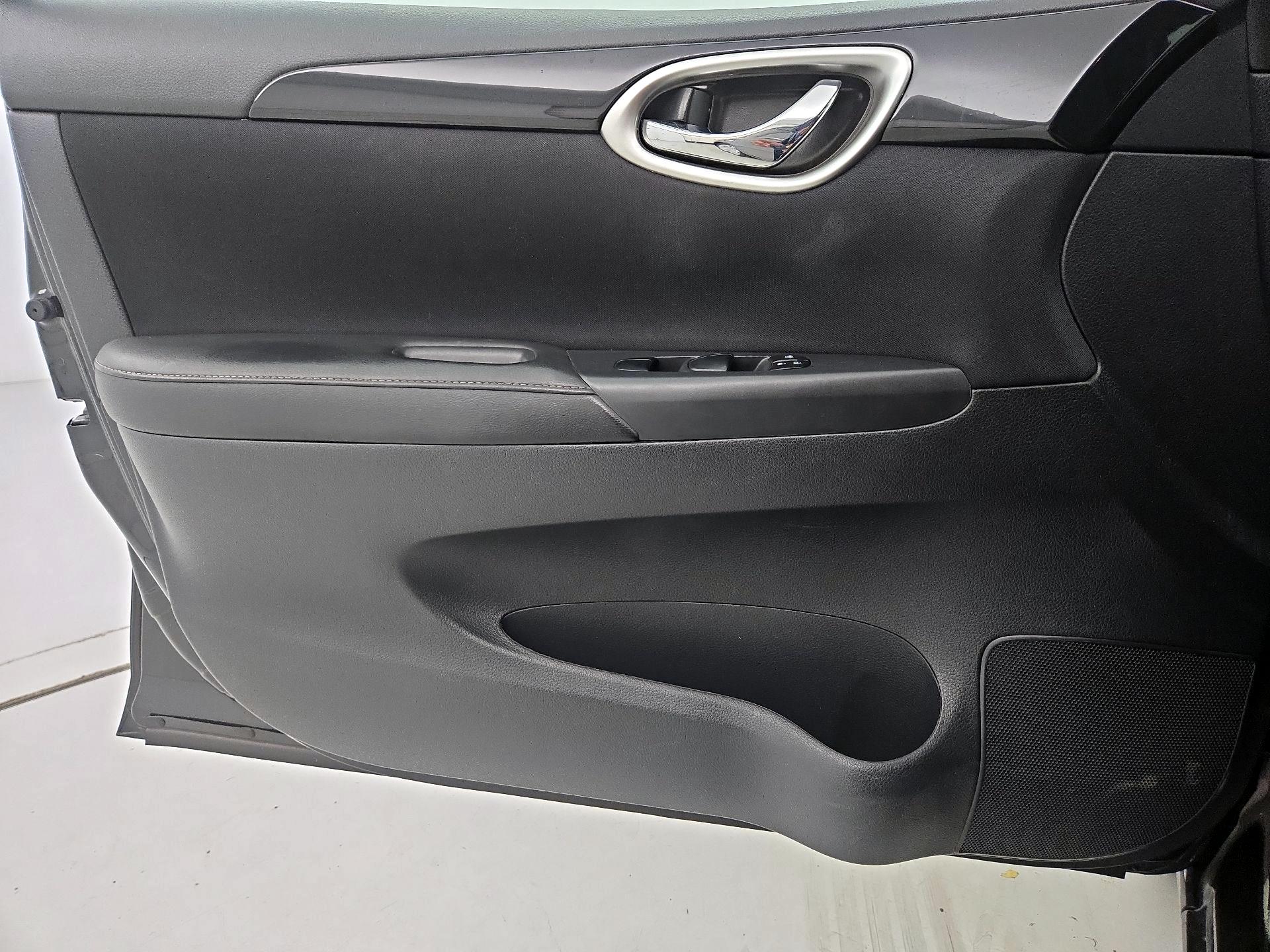 Thumbnail: 2016 Nissan Sentra - 12
