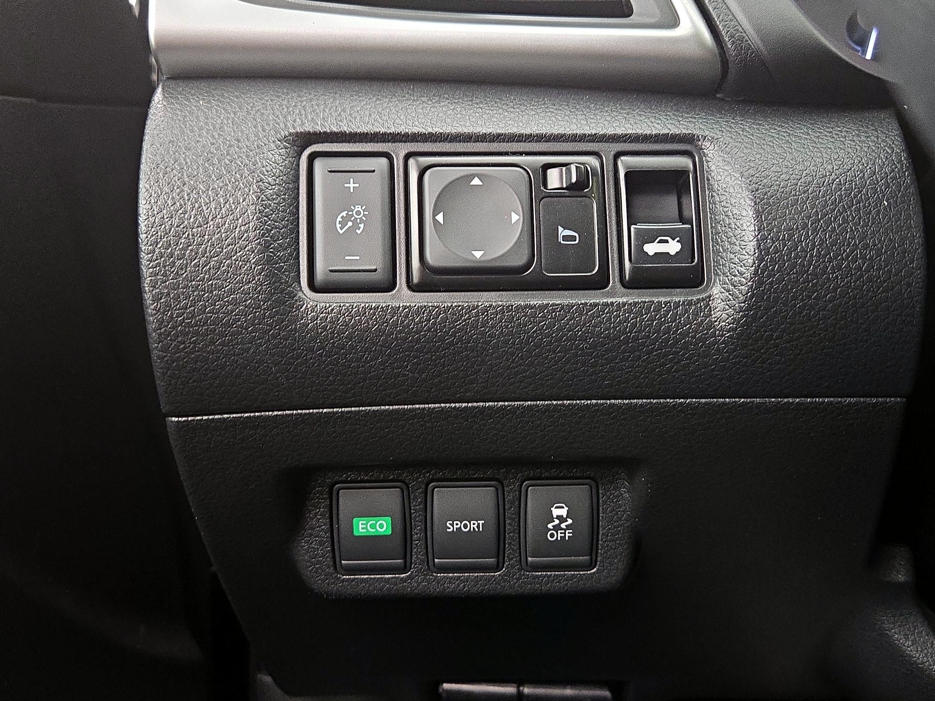Thumbnail: 2016 Nissan Sentra - 13