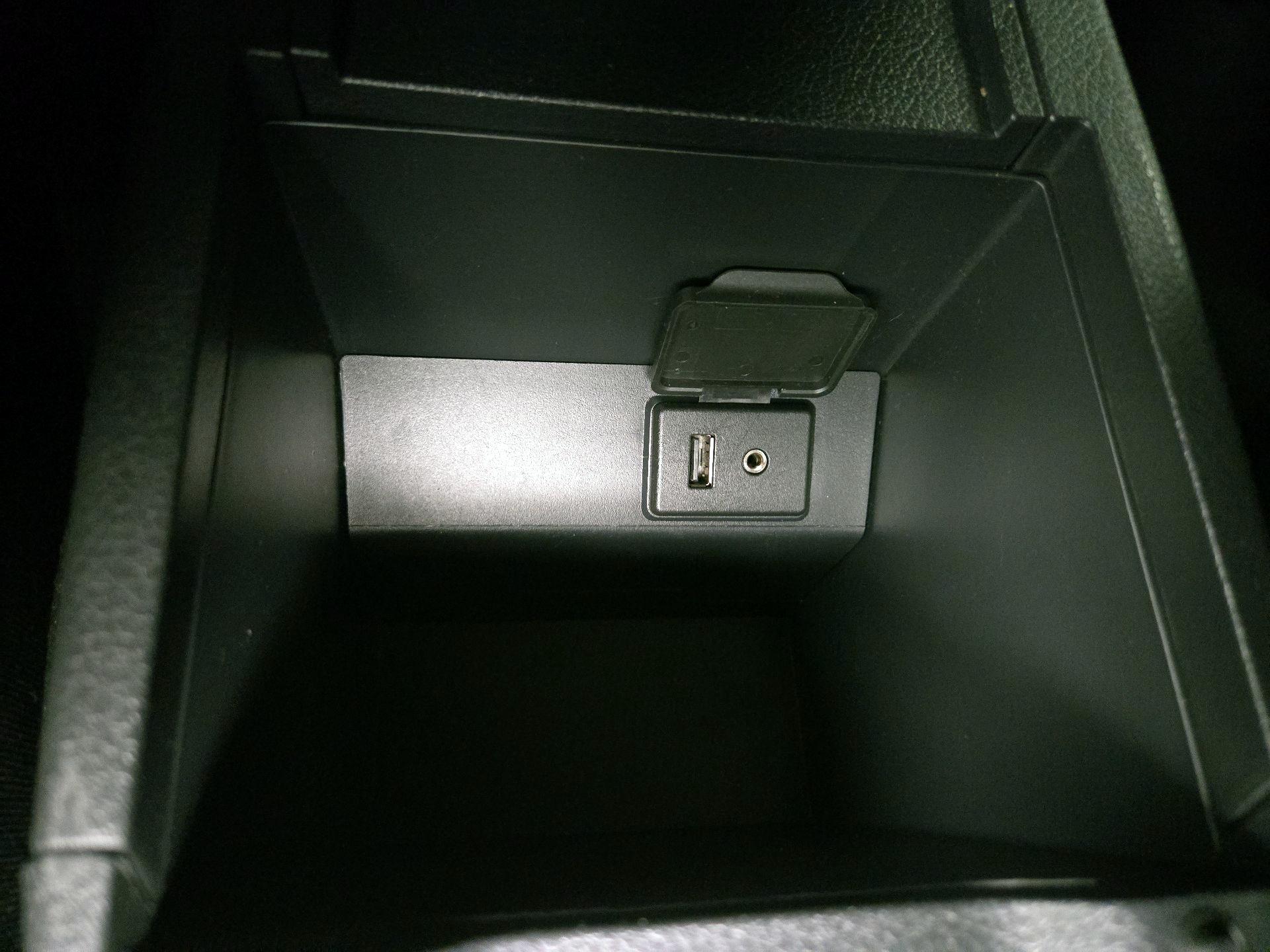 Thumbnail: 2016 Nissan Sentra - 18