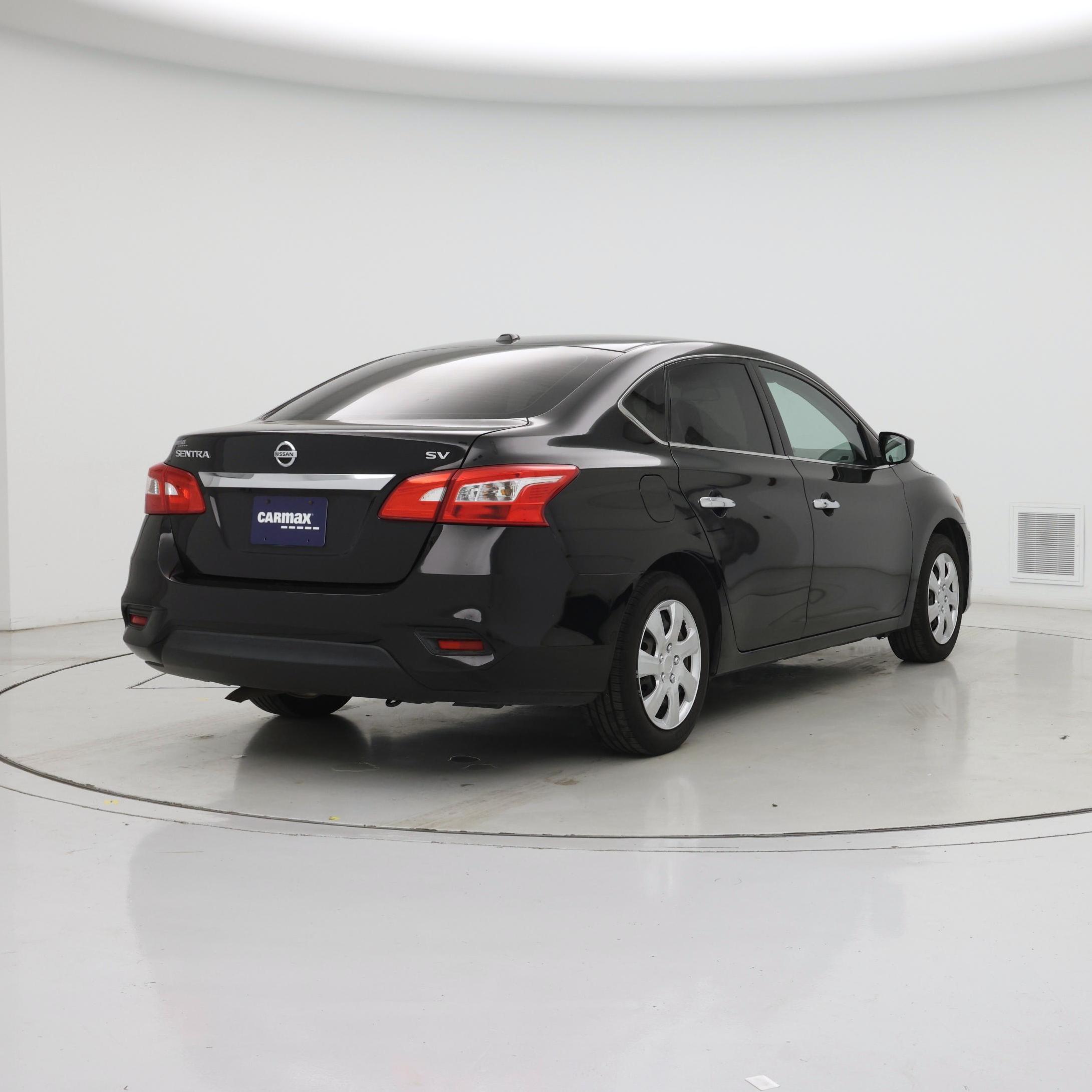 Thumbnail: 2016 Nissan Sentra - 8