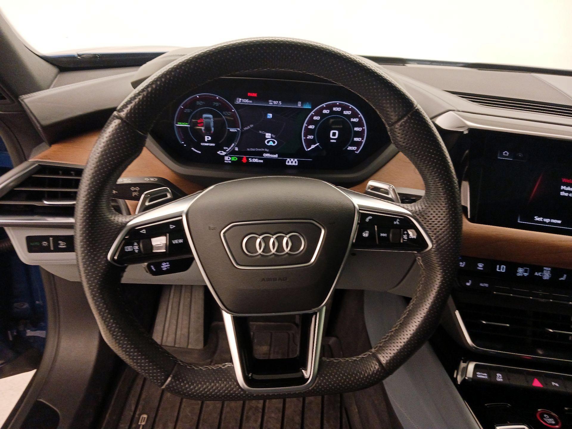 Thumbnail: 2022 Audi e-tron GT - 10
