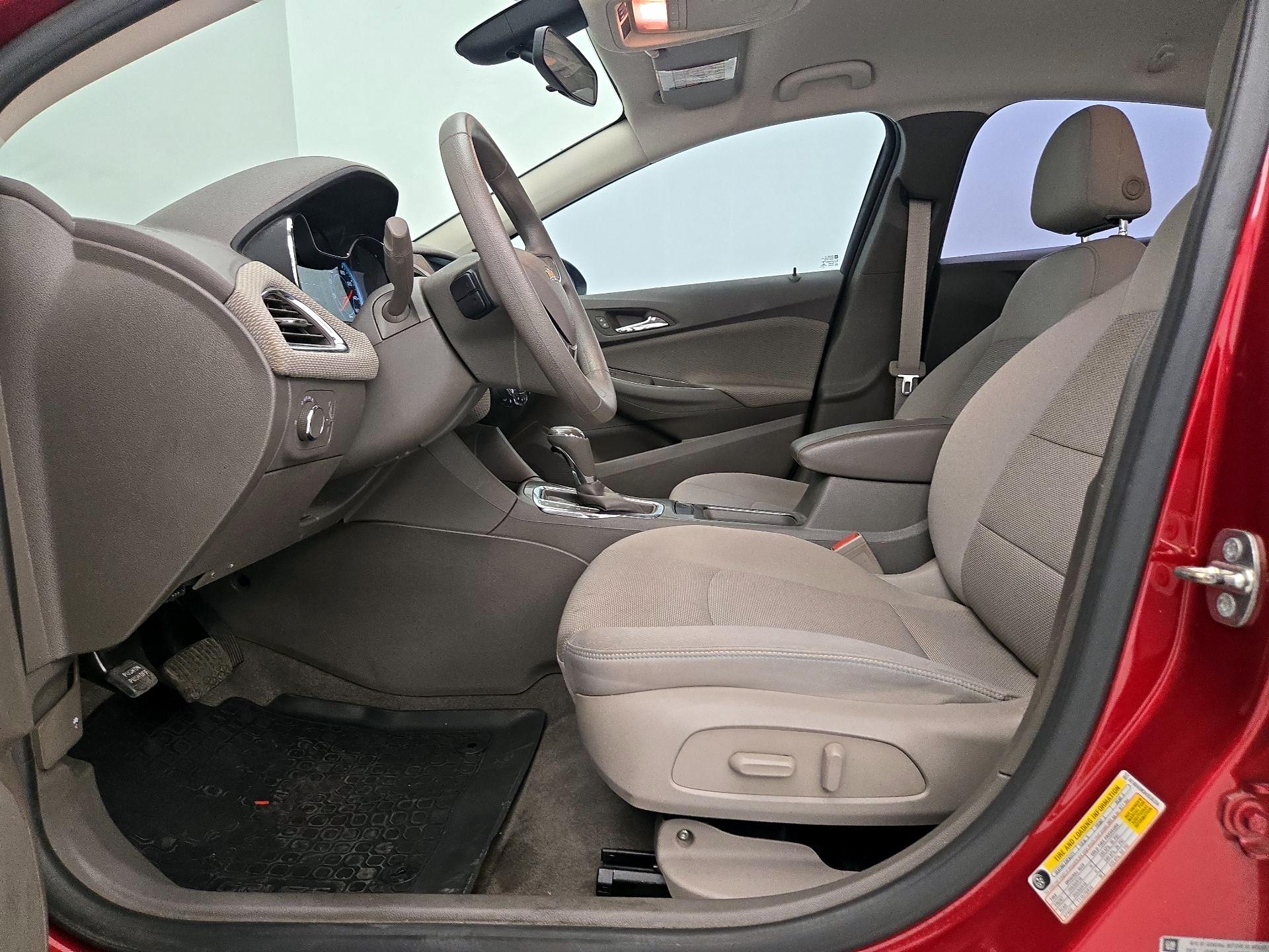 Thumbnail: 2017 Chevrolet Cruze - 9