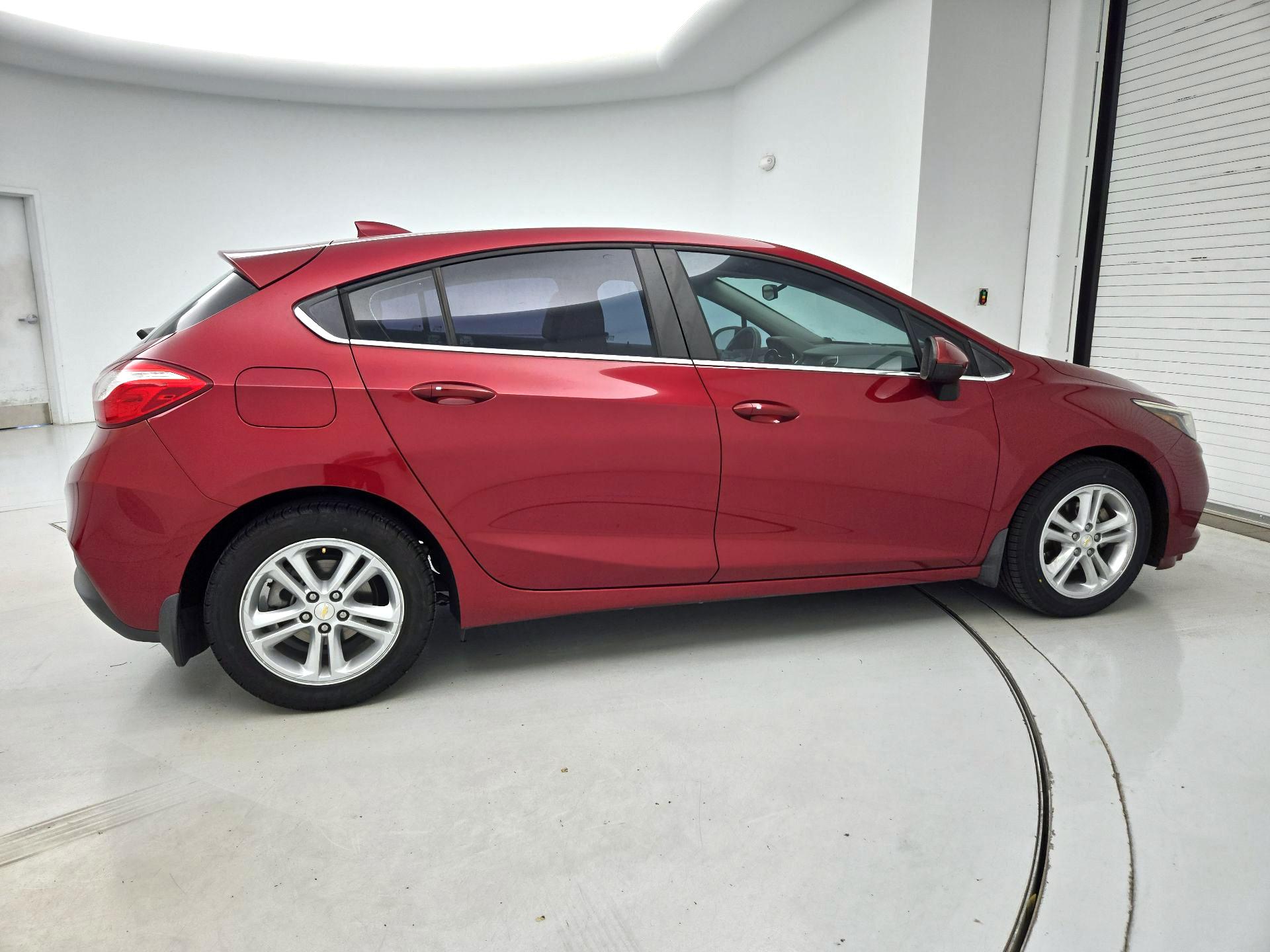 Thumbnail: 2017 Chevrolet Cruze - 4
