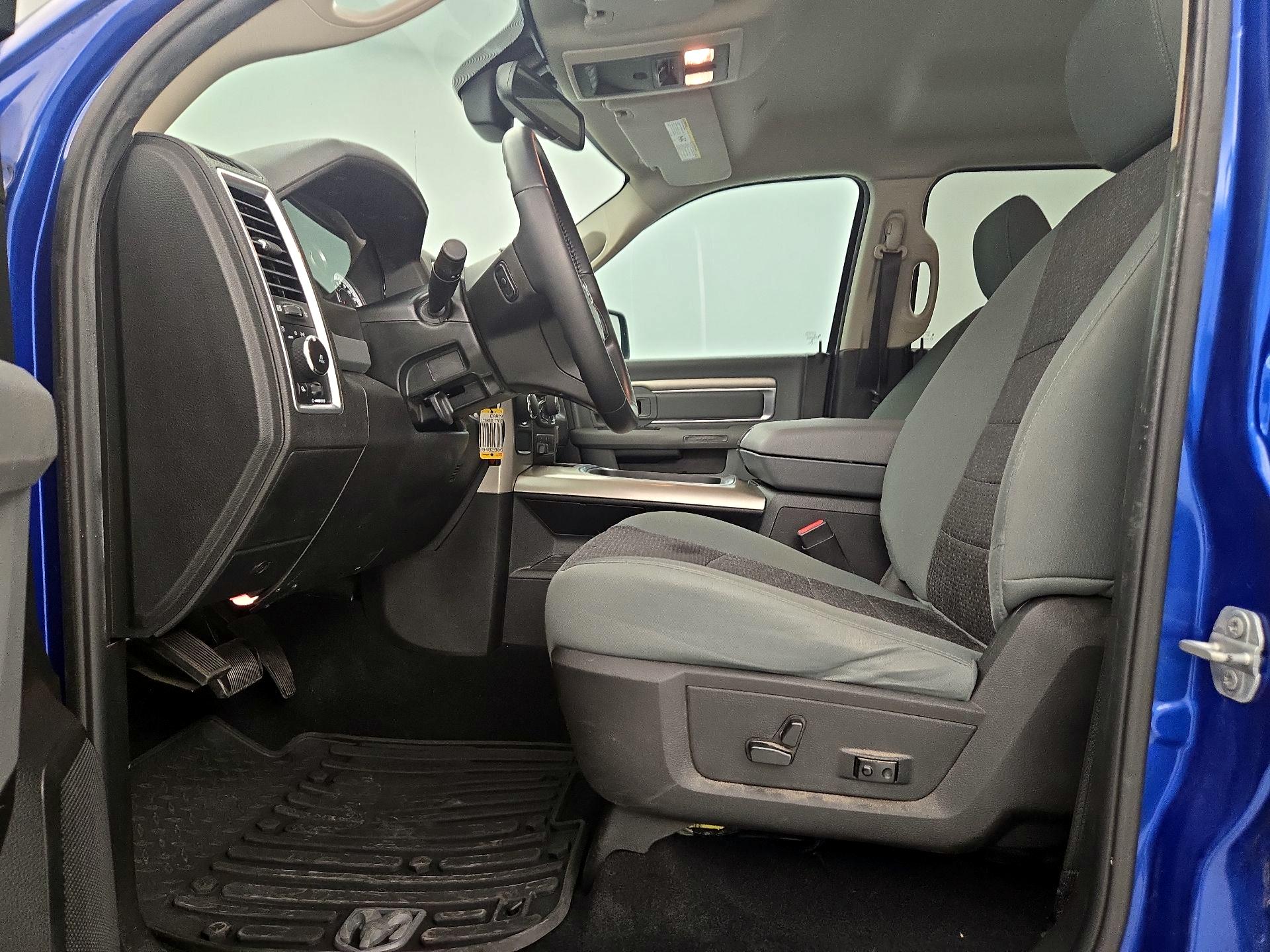 Thumbnail: 2019 RAM 1500 Classic - 11