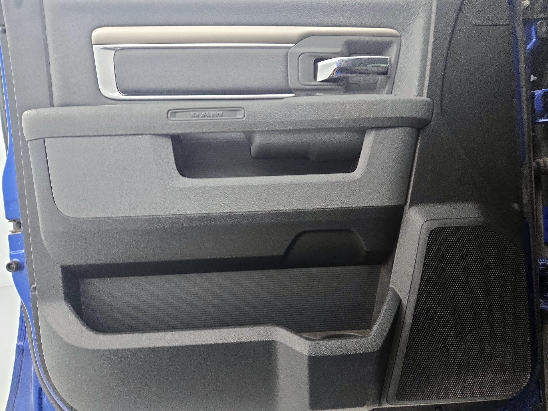 Thumbnail: 2019 RAM 1500 Classic - 12