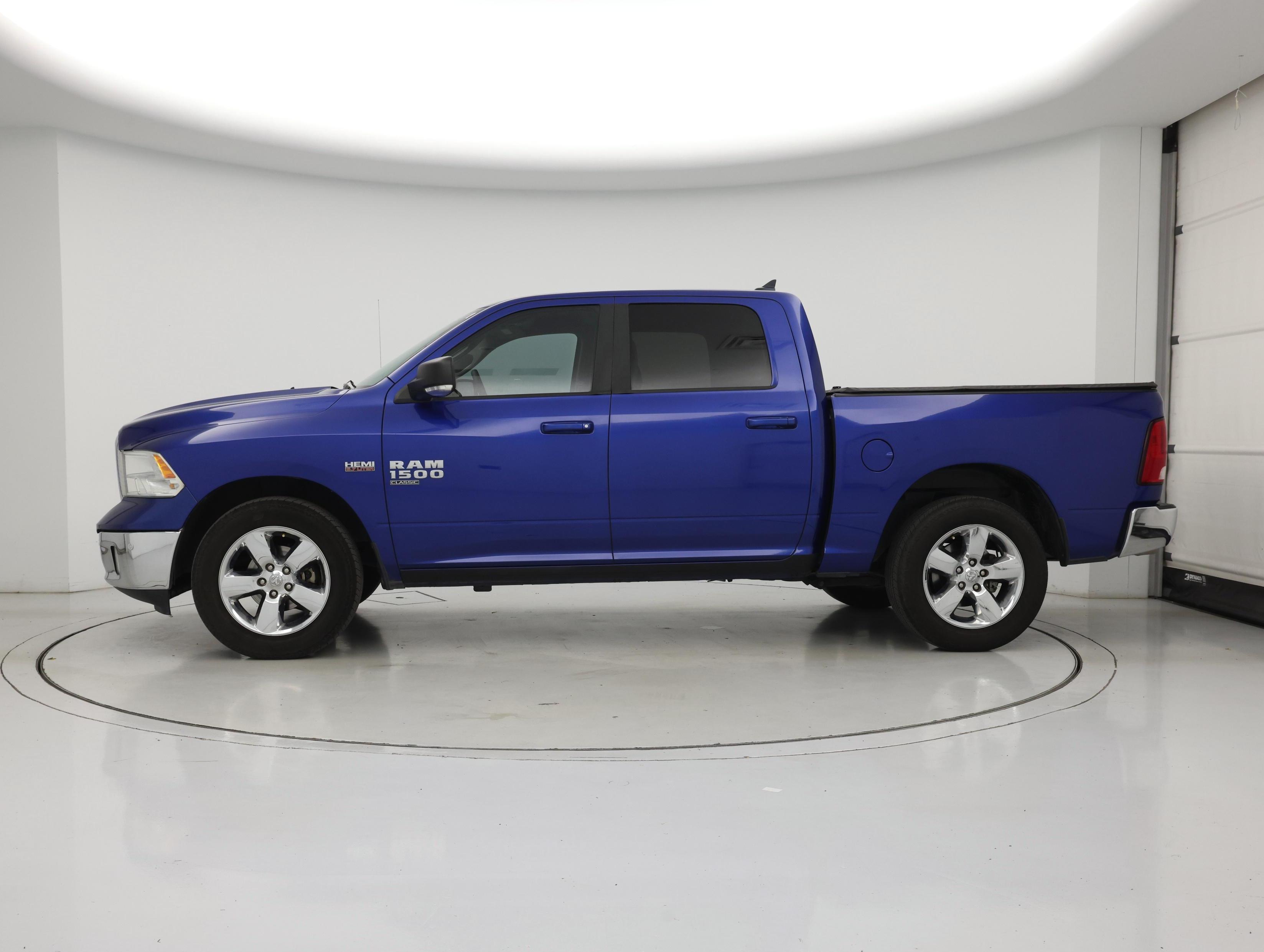 Thumbnail: 2019 RAM 1500 Classic - 3