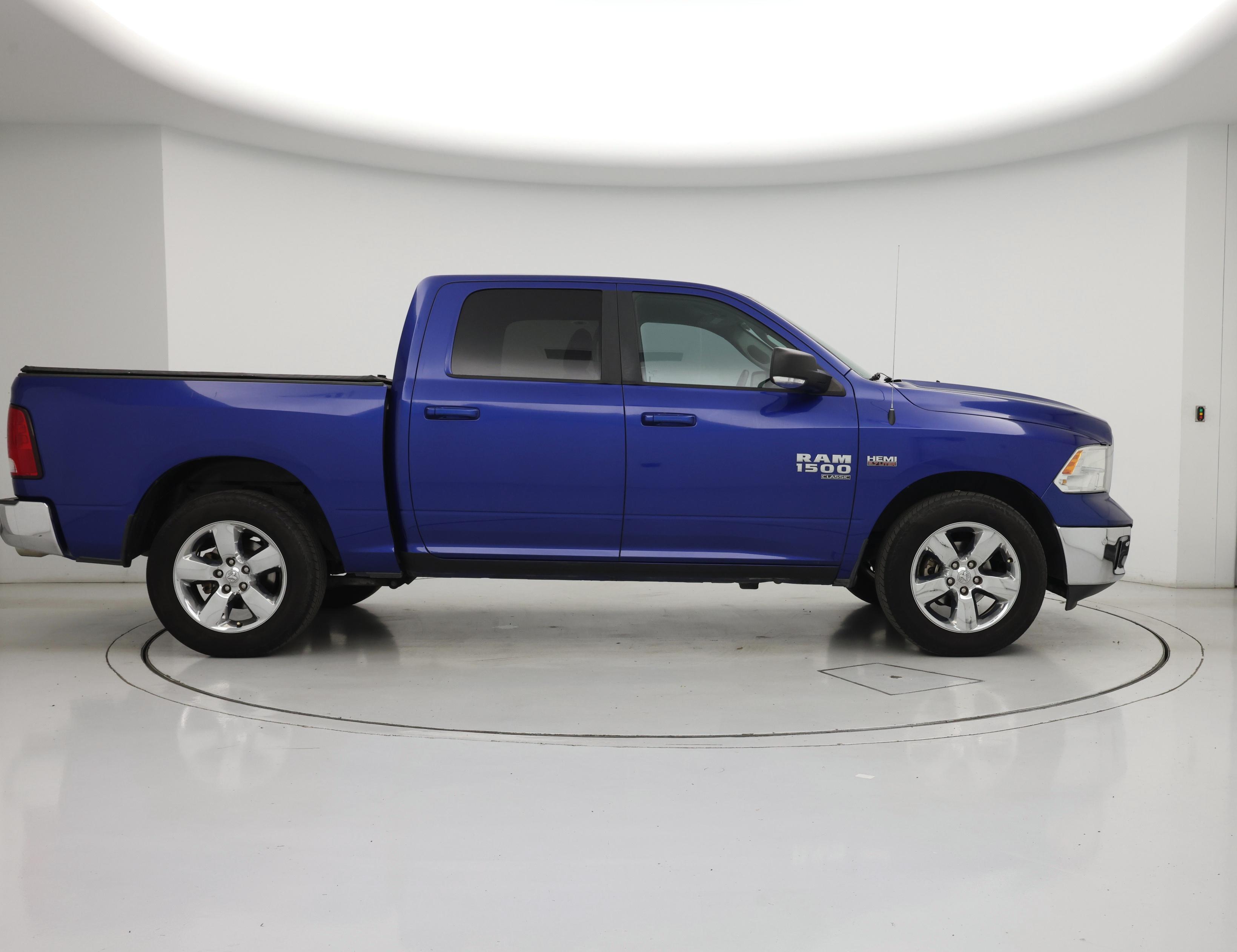 Thumbnail: 2019 RAM 1500 Classic - 7