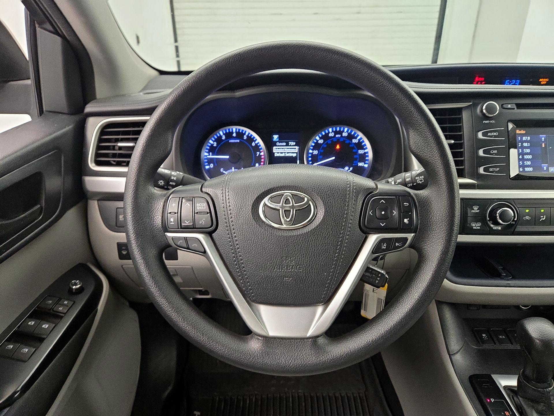 Thumbnail: 2017 Toyota Highlander - 10
