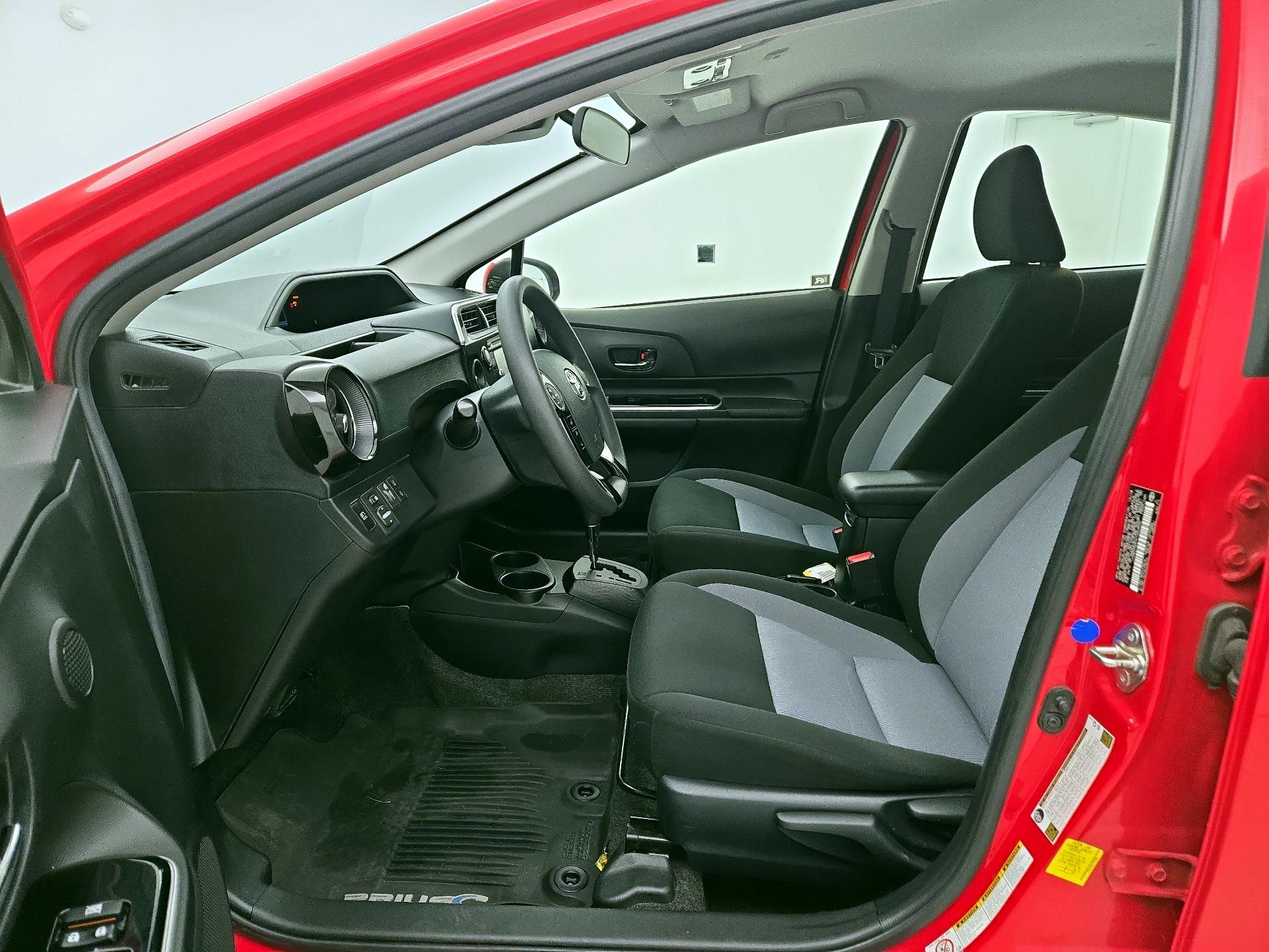 Thumbnail: 2019 Toyota Prius c - 11