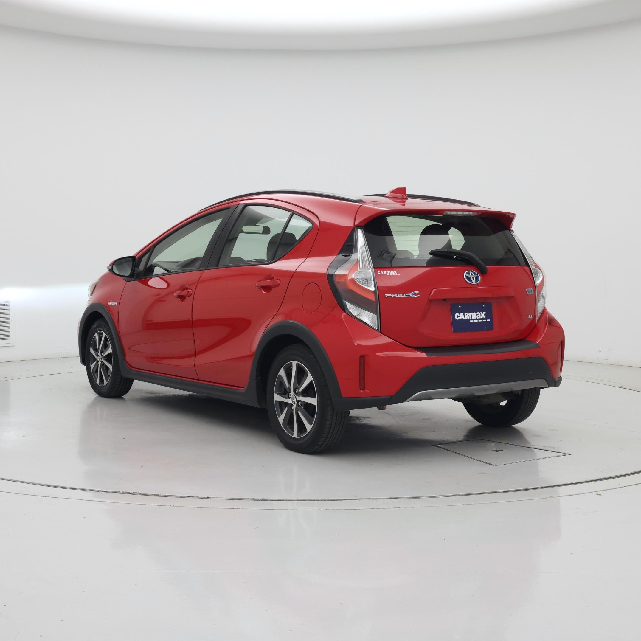 Thumbnail: 2019 Toyota Prius c - 2