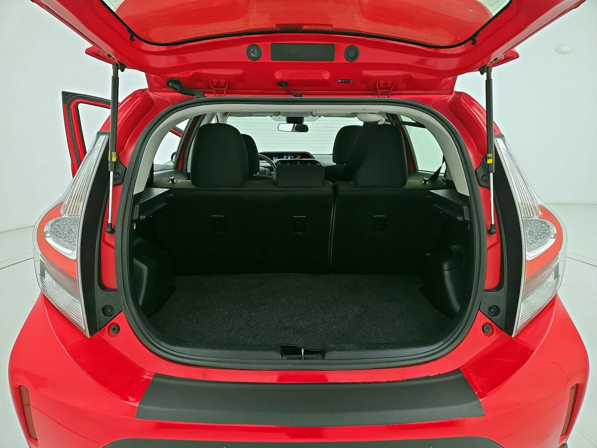 Thumbnail: 2019 Toyota Prius c - 20