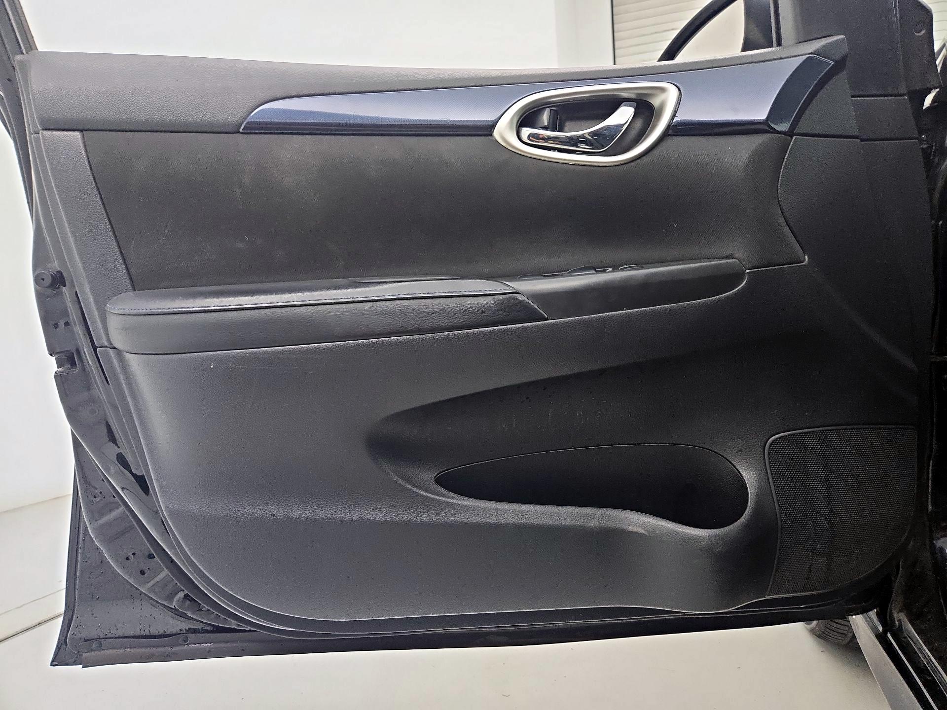 Thumbnail: 2019 Nissan Sentra - 12