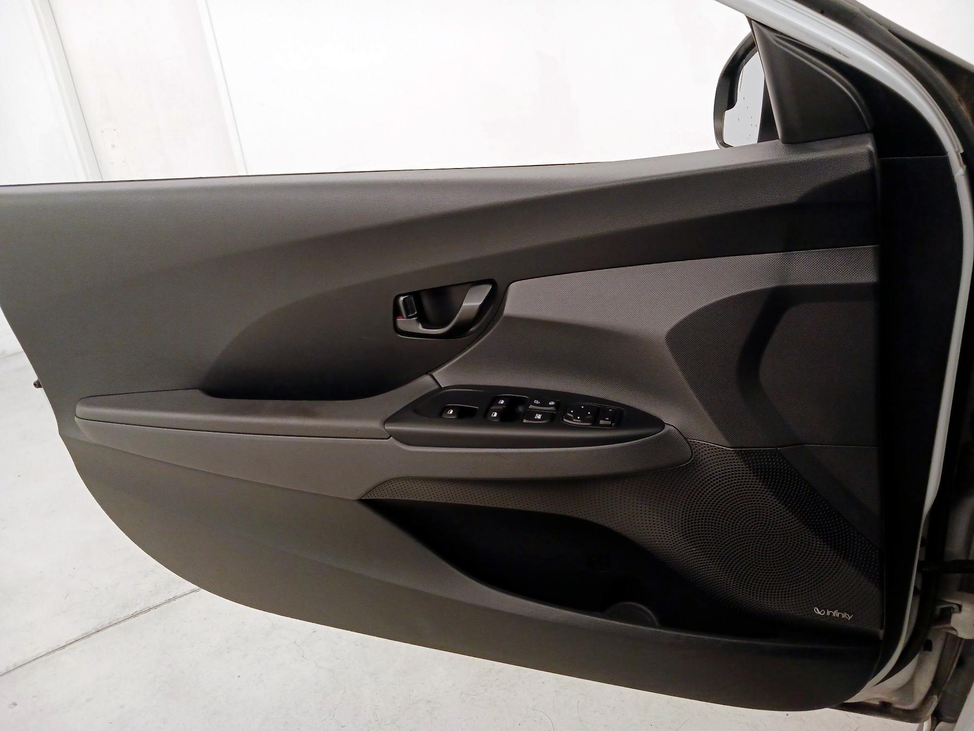 Thumbnail: 2020 Hyundai Veloster - 12
