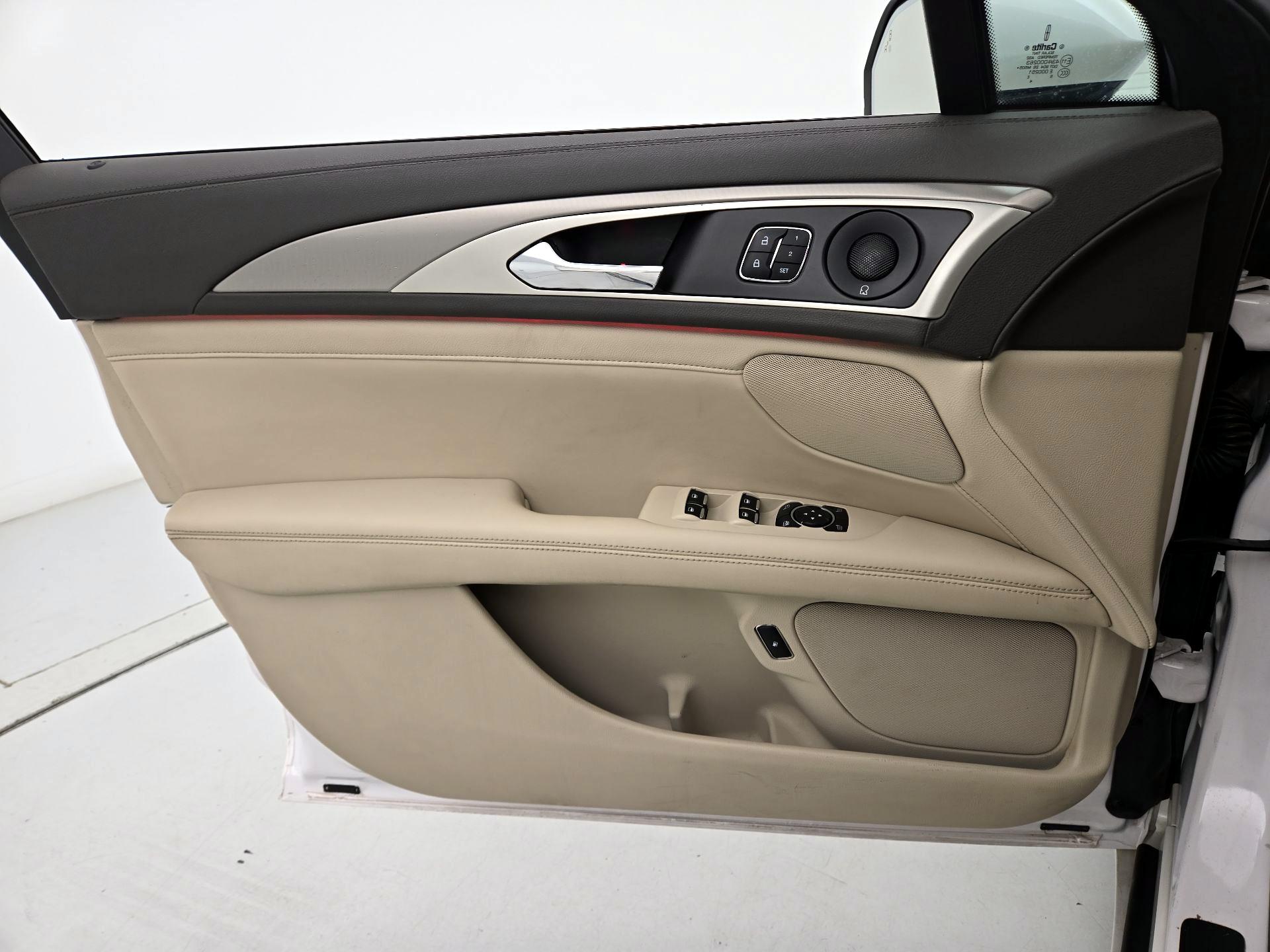 Thumbnail: 2017 Lincoln MKZ - 12
