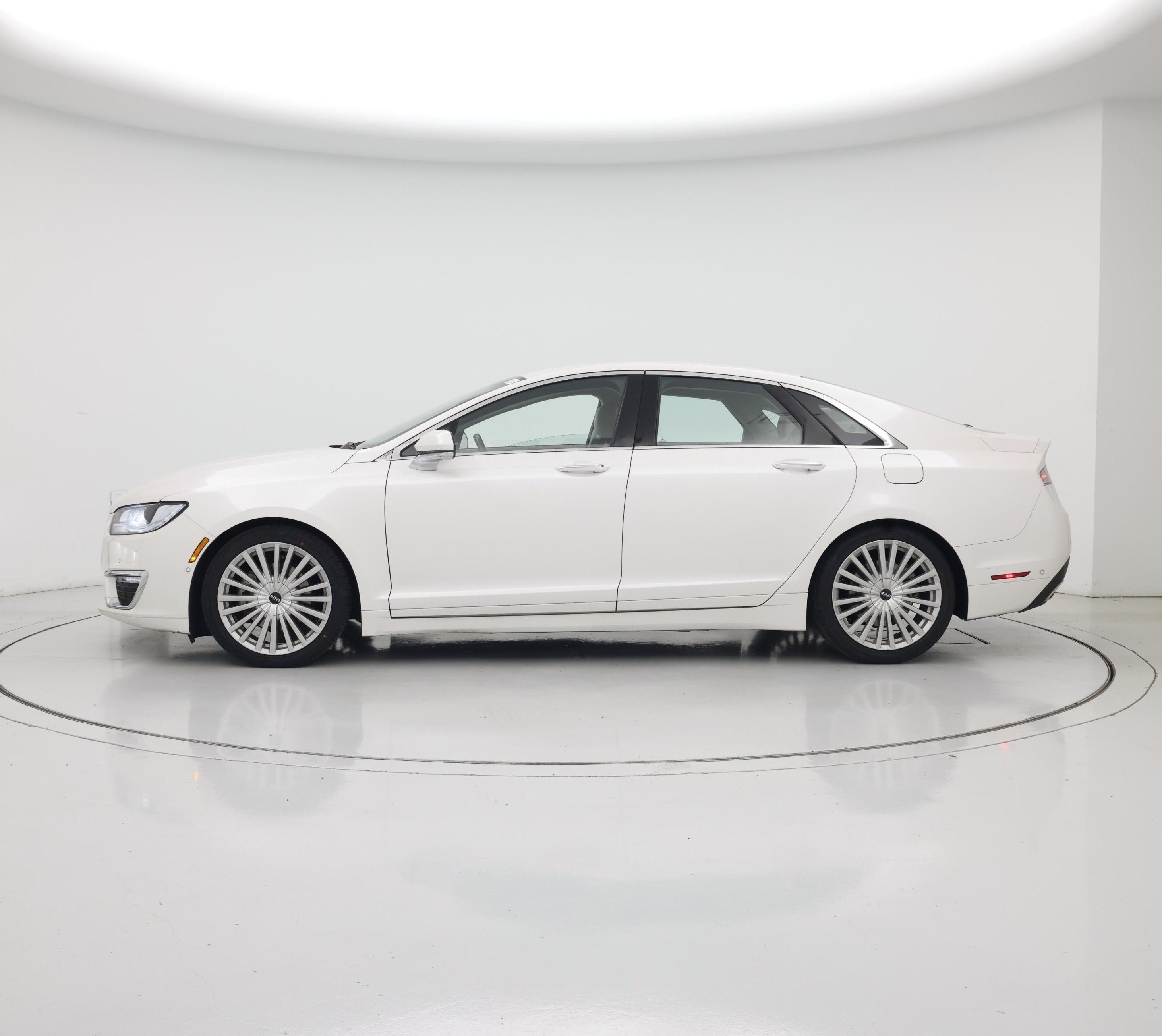 Thumbnail: 2017 Lincoln MKZ - 3