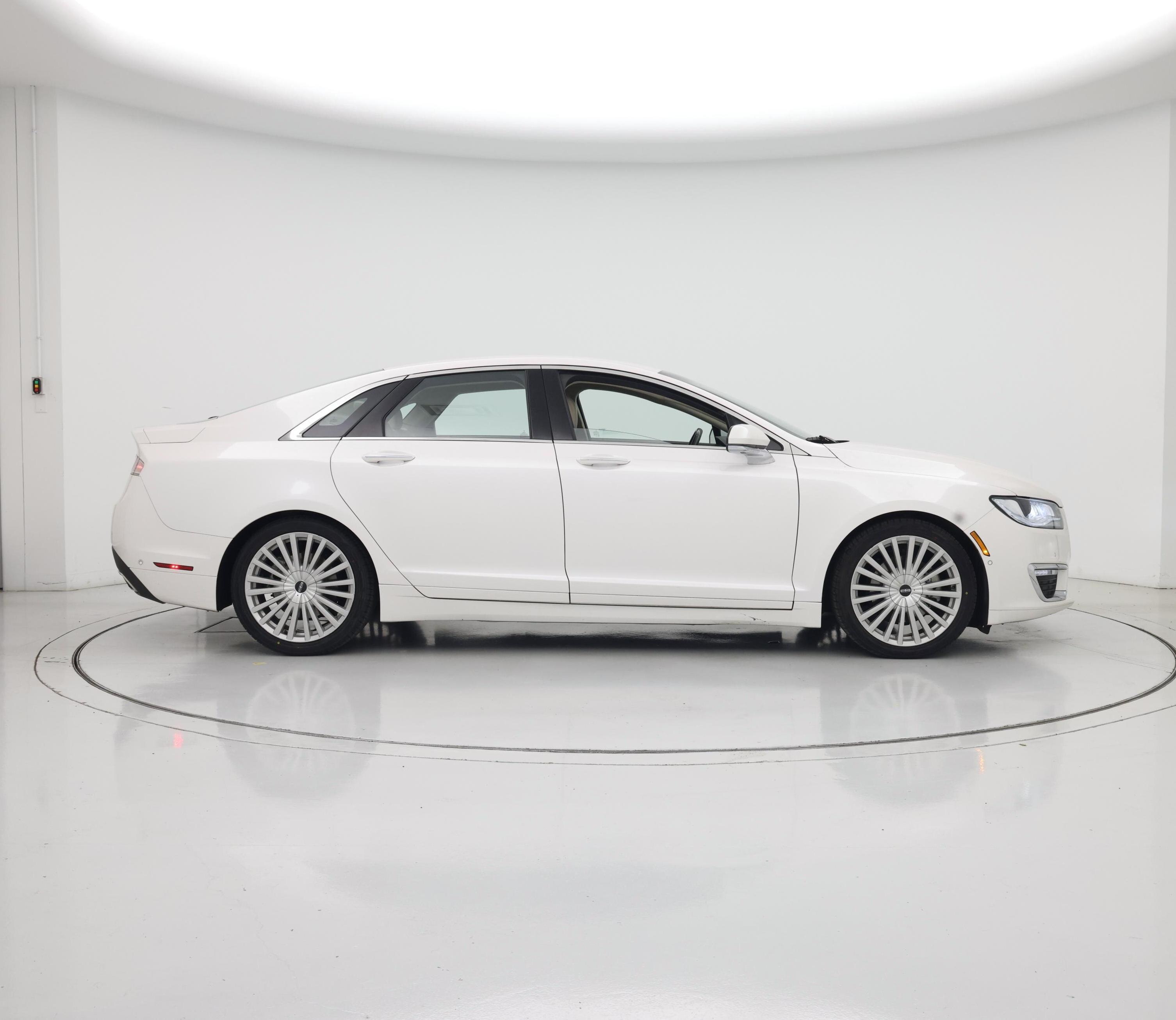 Thumbnail: 2017 Lincoln MKZ - 7