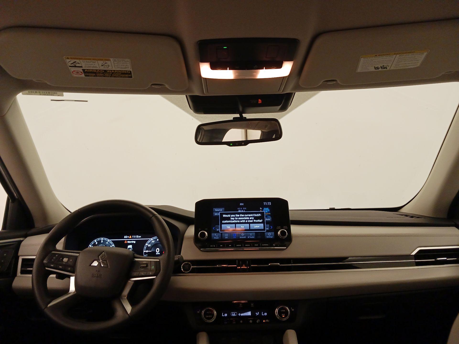 Thumbnail: 2023 Mitsubishi Outlander - 9