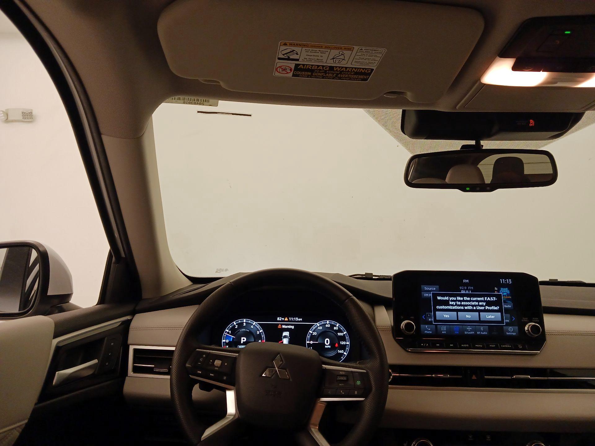 Thumbnail: 2023 Mitsubishi Outlander - 10