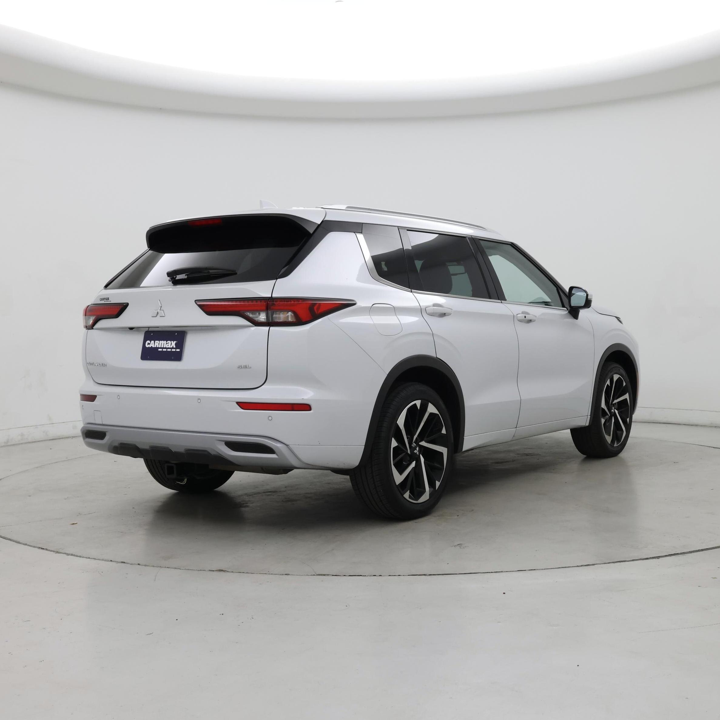 Thumbnail: 2023 Mitsubishi Outlander - 8