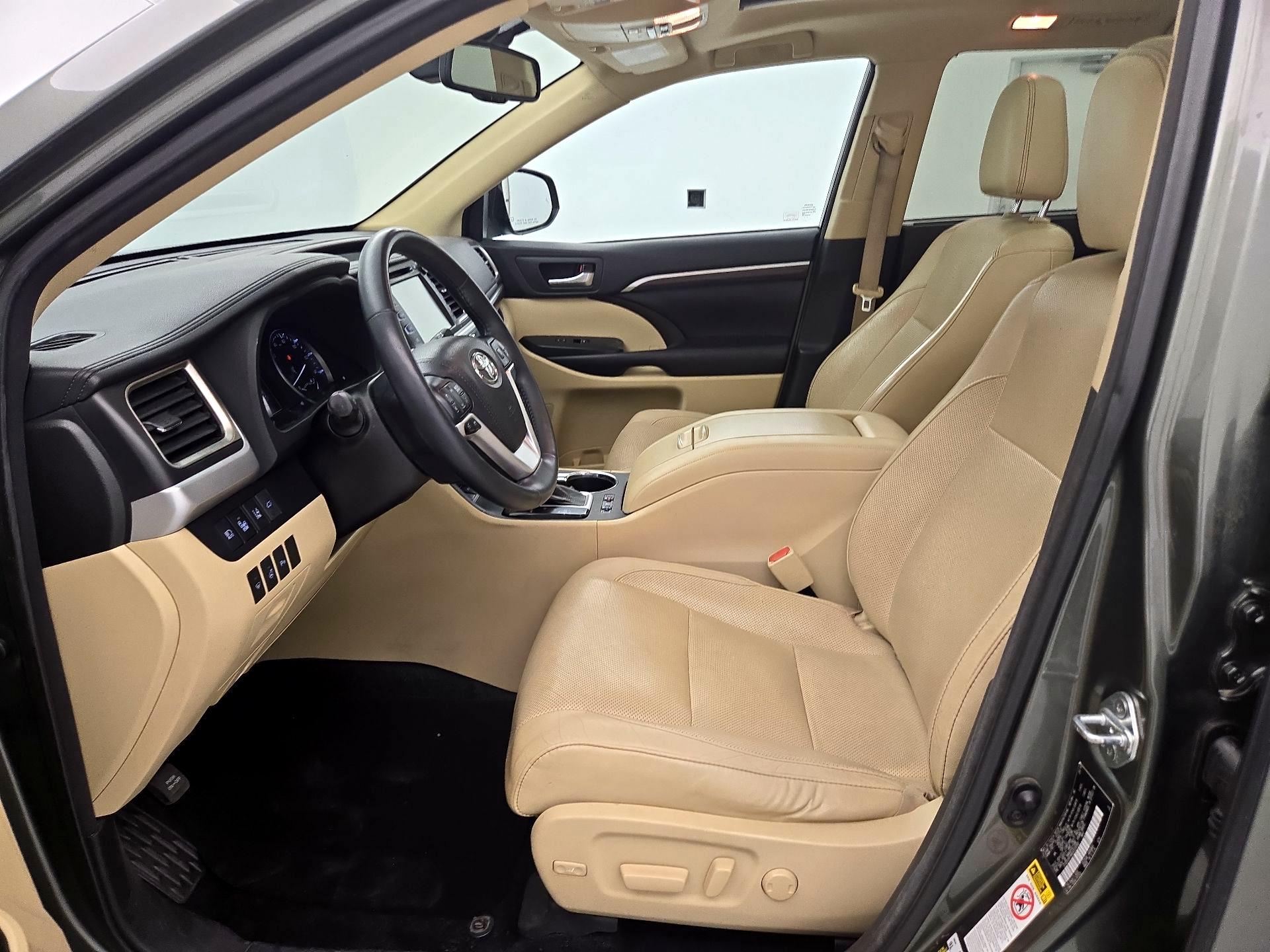 Thumbnail: 2016 Toyota Highlander - 11