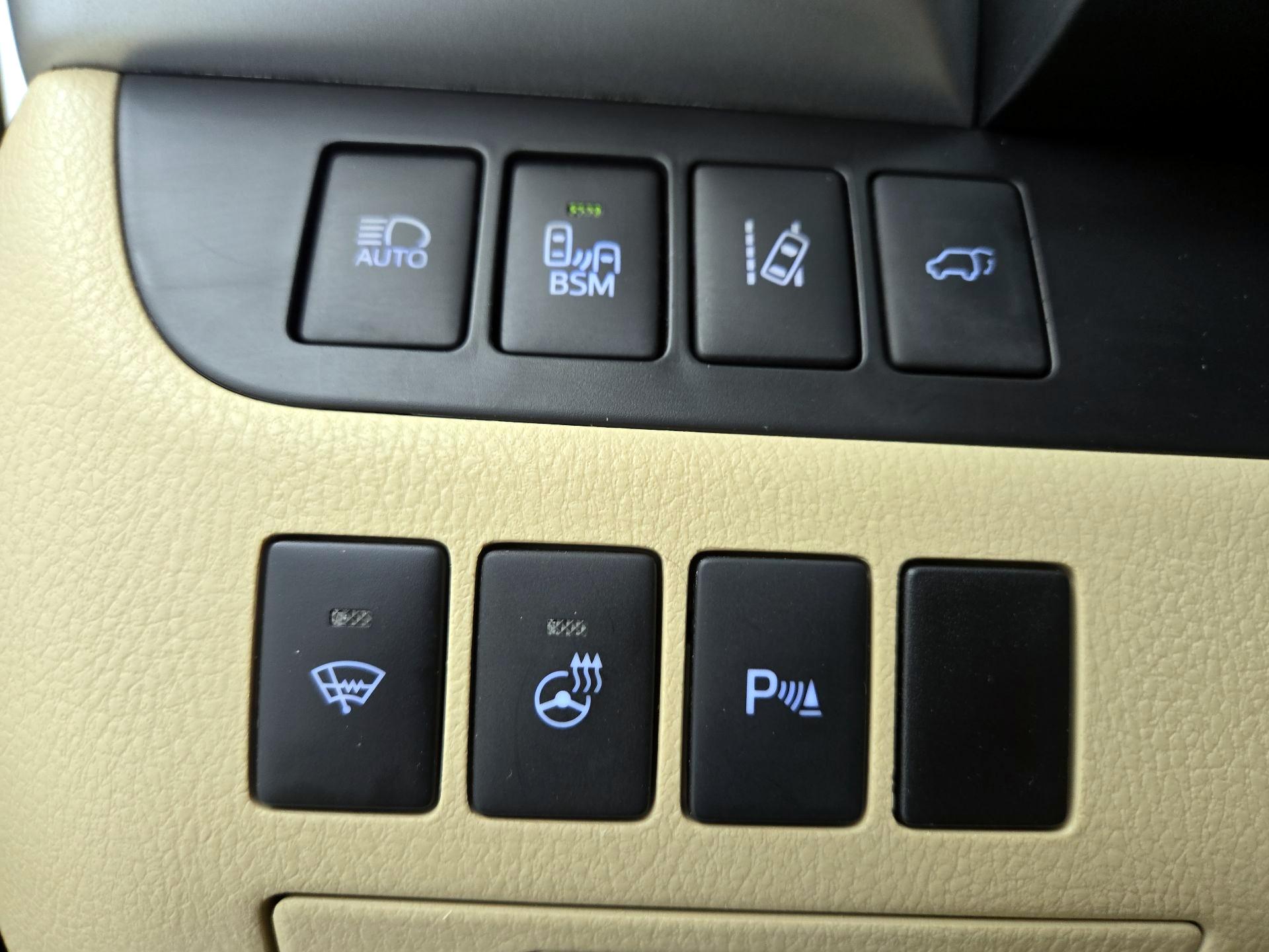 Thumbnail: 2016 Toyota Highlander - 13