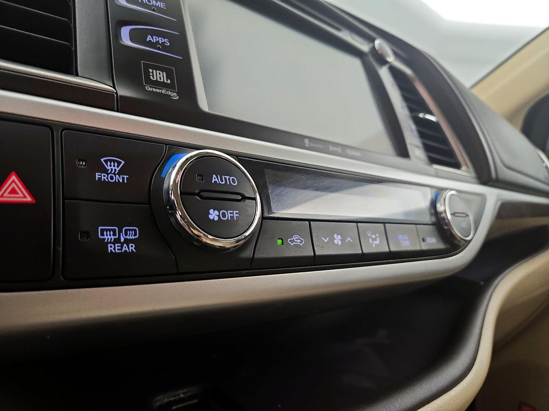 Thumbnail: 2016 Toyota Highlander - 16