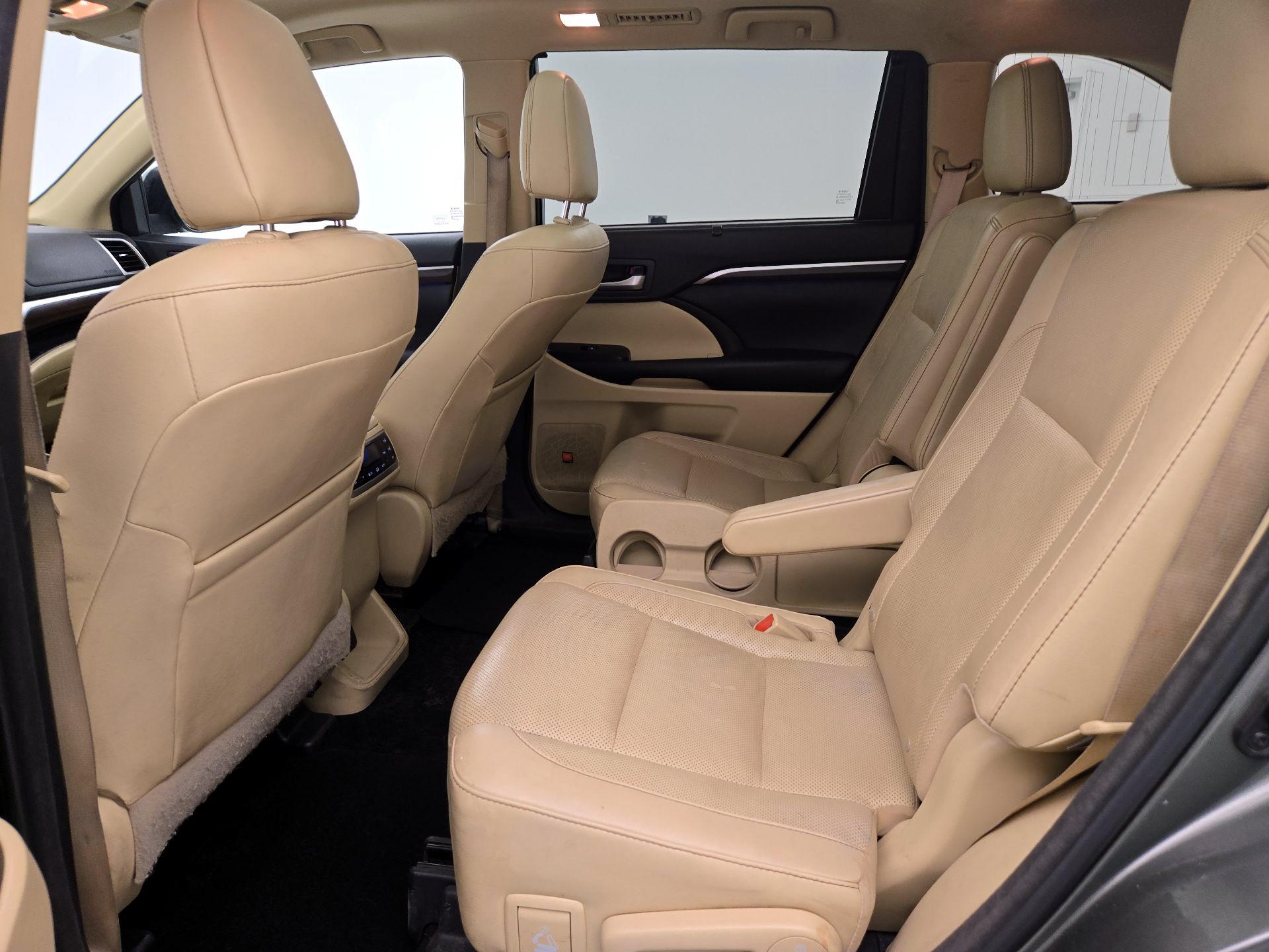 Thumbnail: 2016 Toyota Highlander - 20