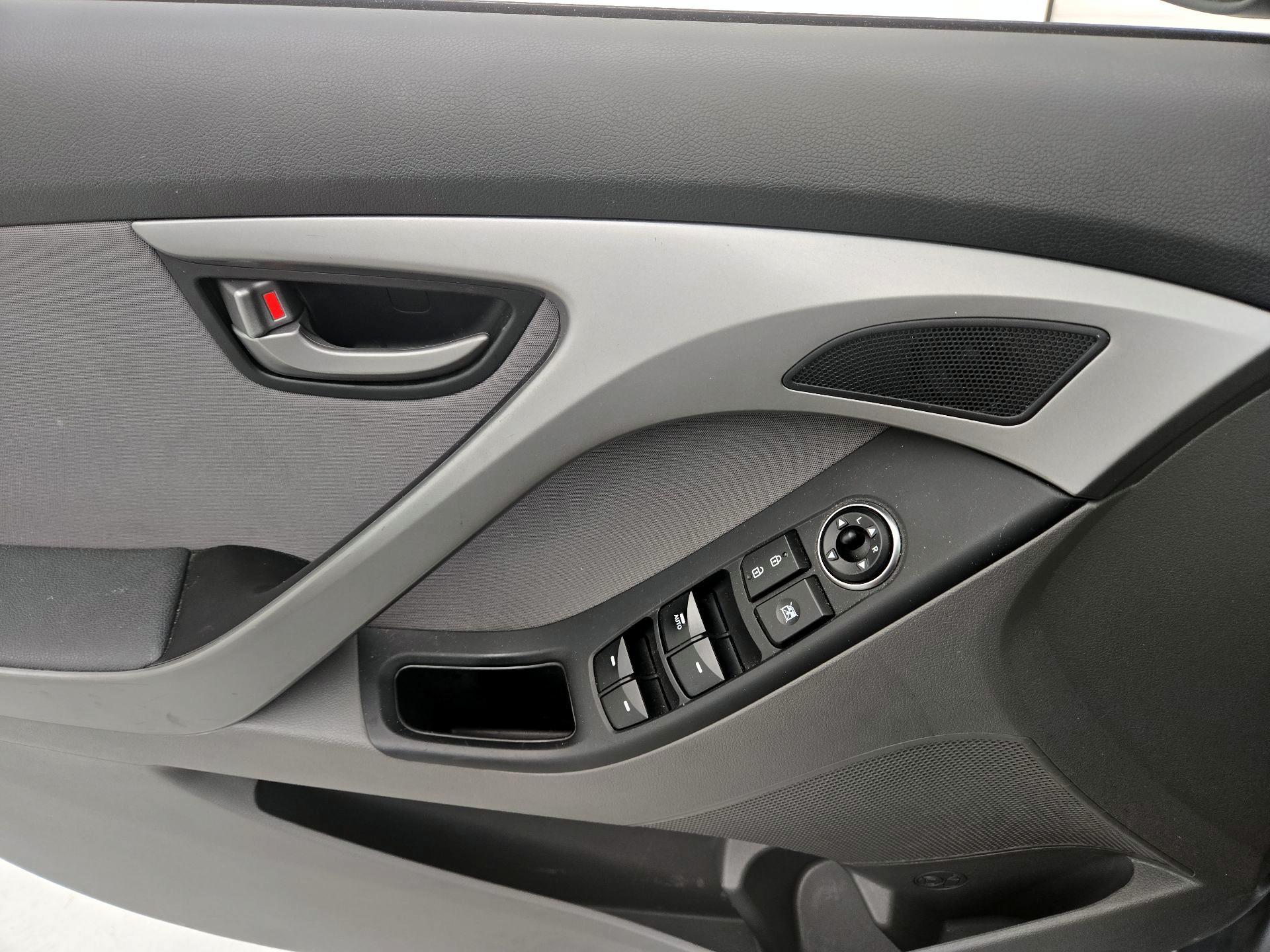 Thumbnail: 2015 Hyundai Elantra - 12