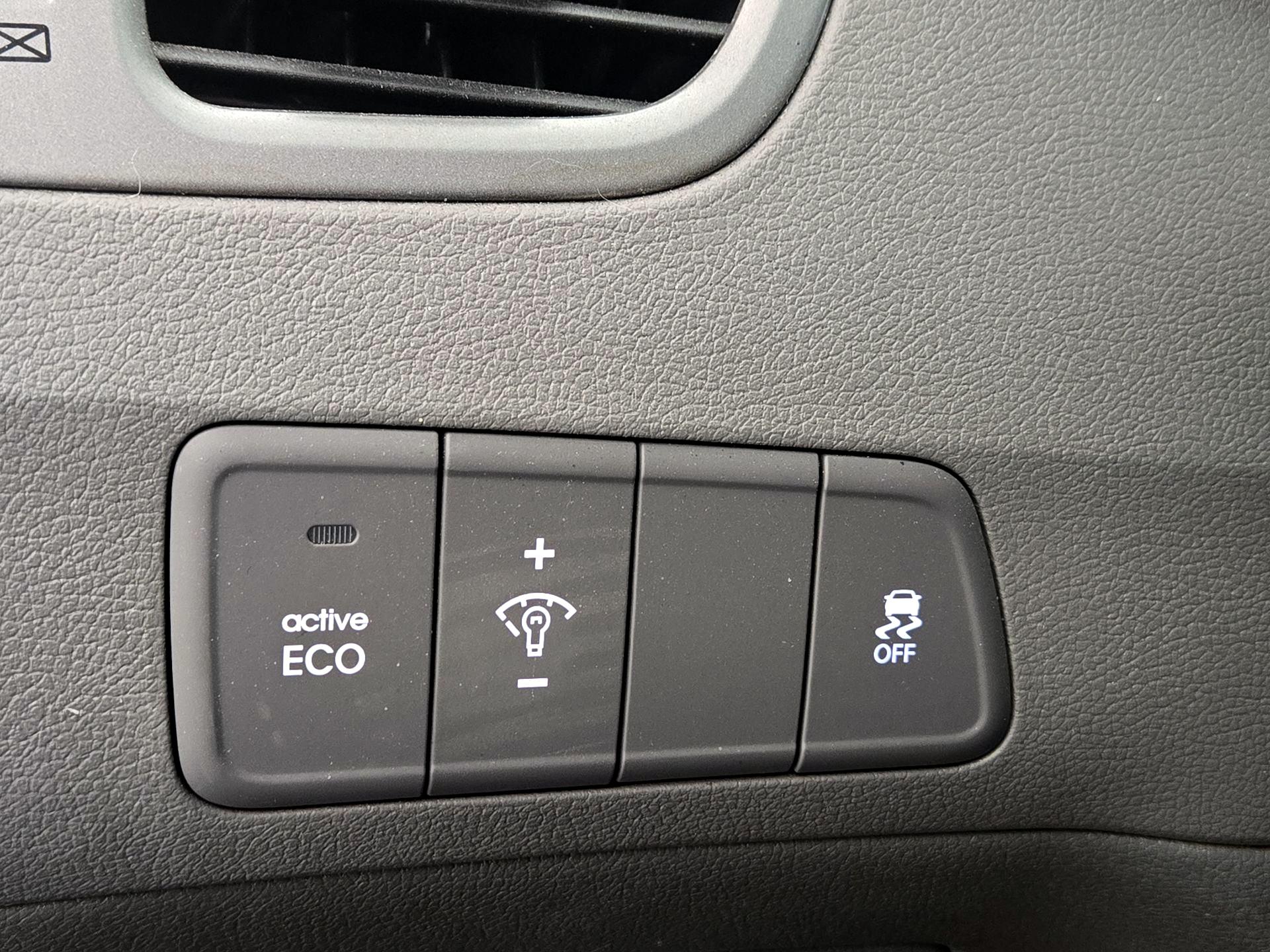 Thumbnail: 2015 Hyundai Elantra - 13