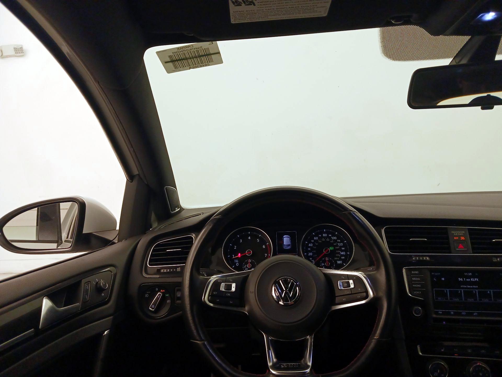 Thumbnail: 2017 Volkswagen Golf - 10