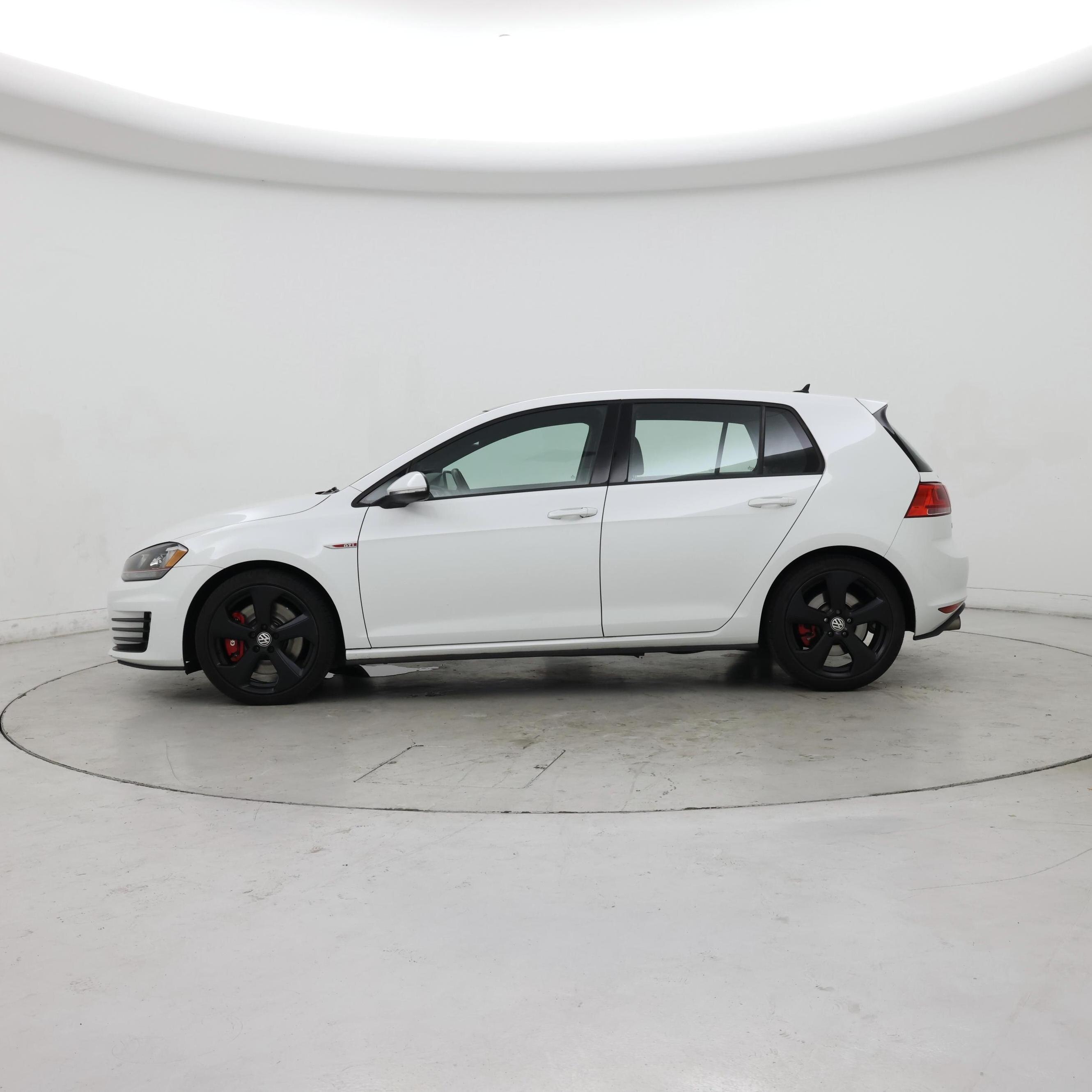 Thumbnail: 2017 Volkswagen Golf - 3