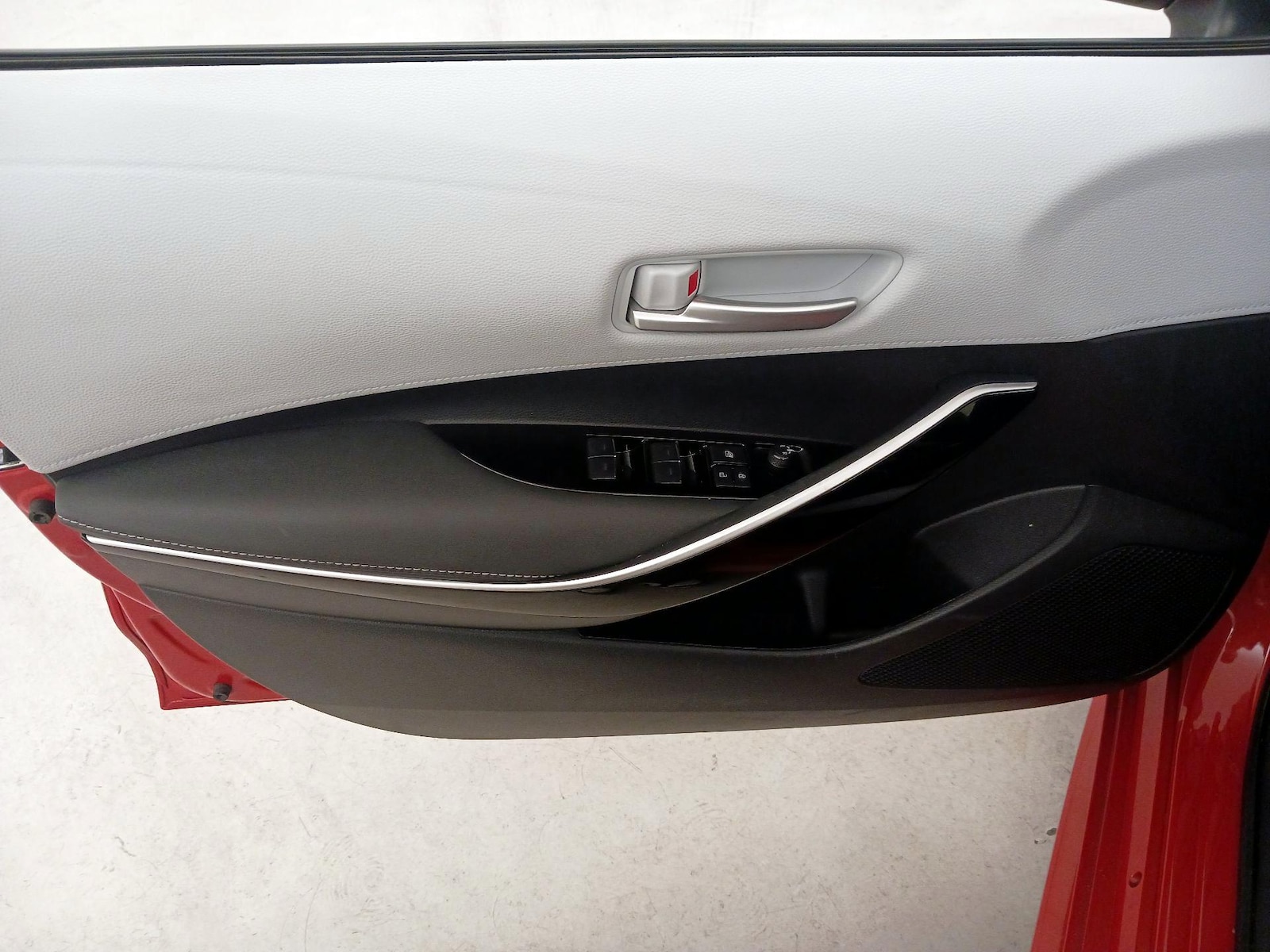 2025 Toyota Corolla Hatchback XSE - Photo 13