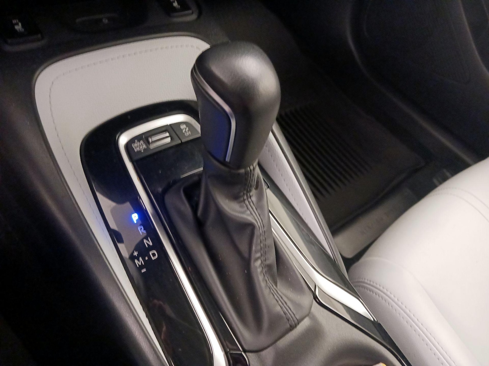 2025 Toyota Corolla Hatchback XSE - Photo 18