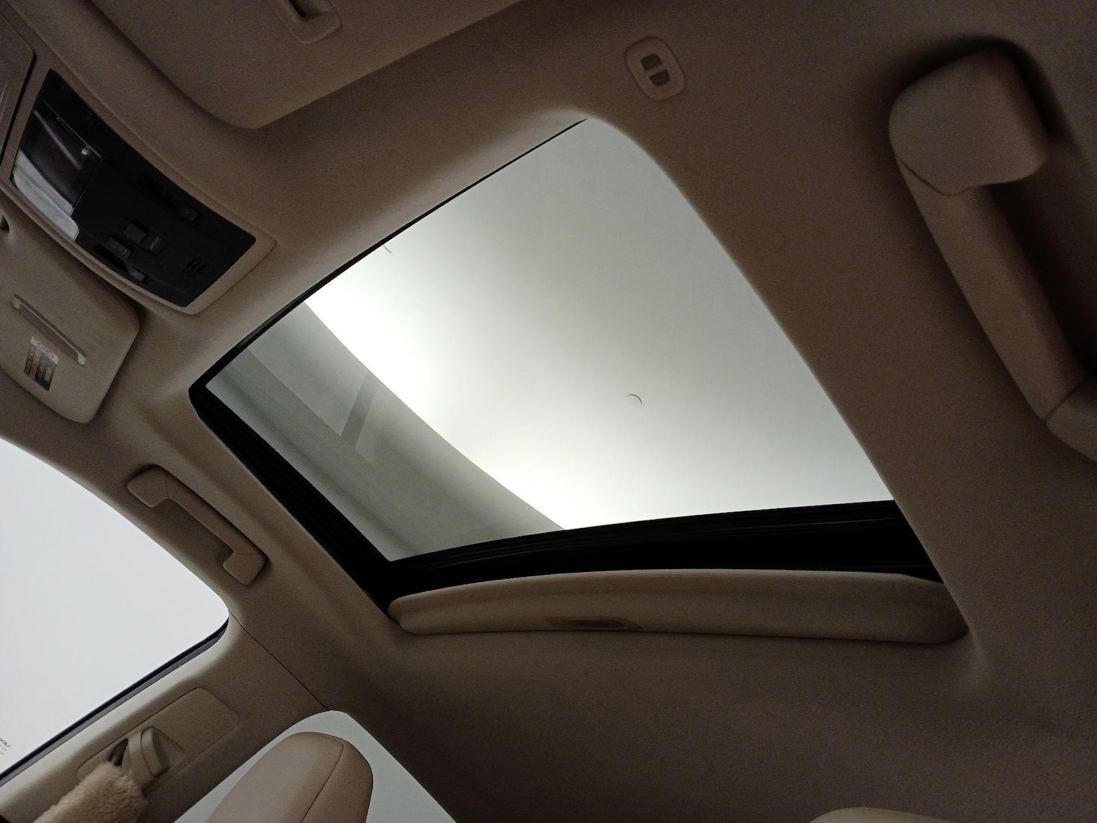 Sunroof(s) & Overhead Airbags