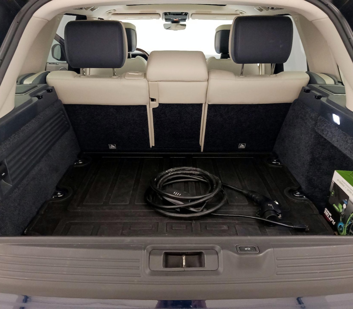 Trunk/Cargo (Seats Up)