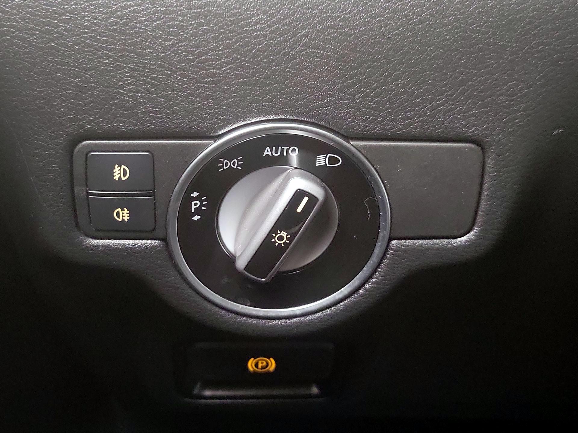 Thumbnail: 2018 INFINITI QX30 - 13