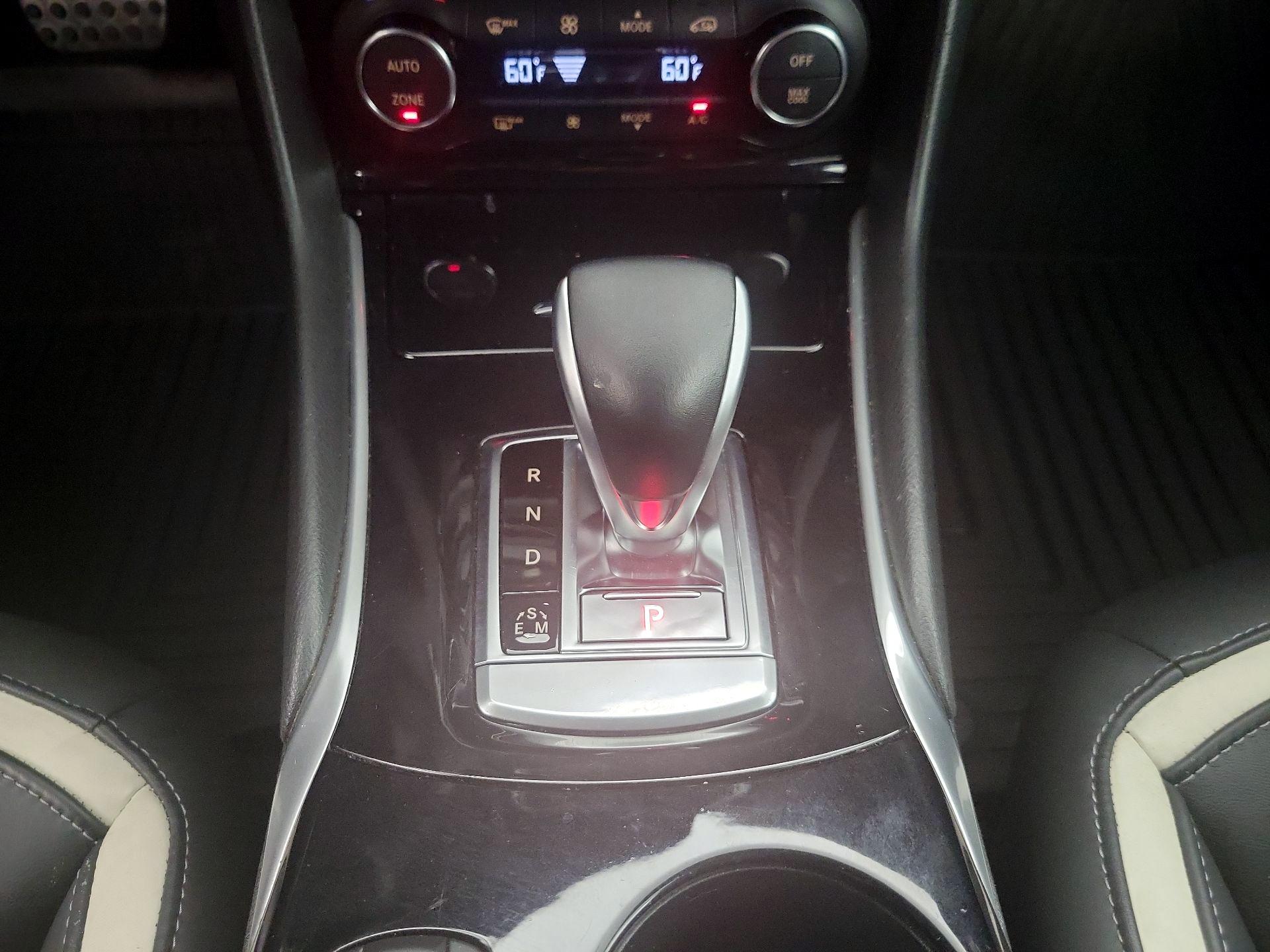 Thumbnail: 2018 INFINITI QX30 - 18