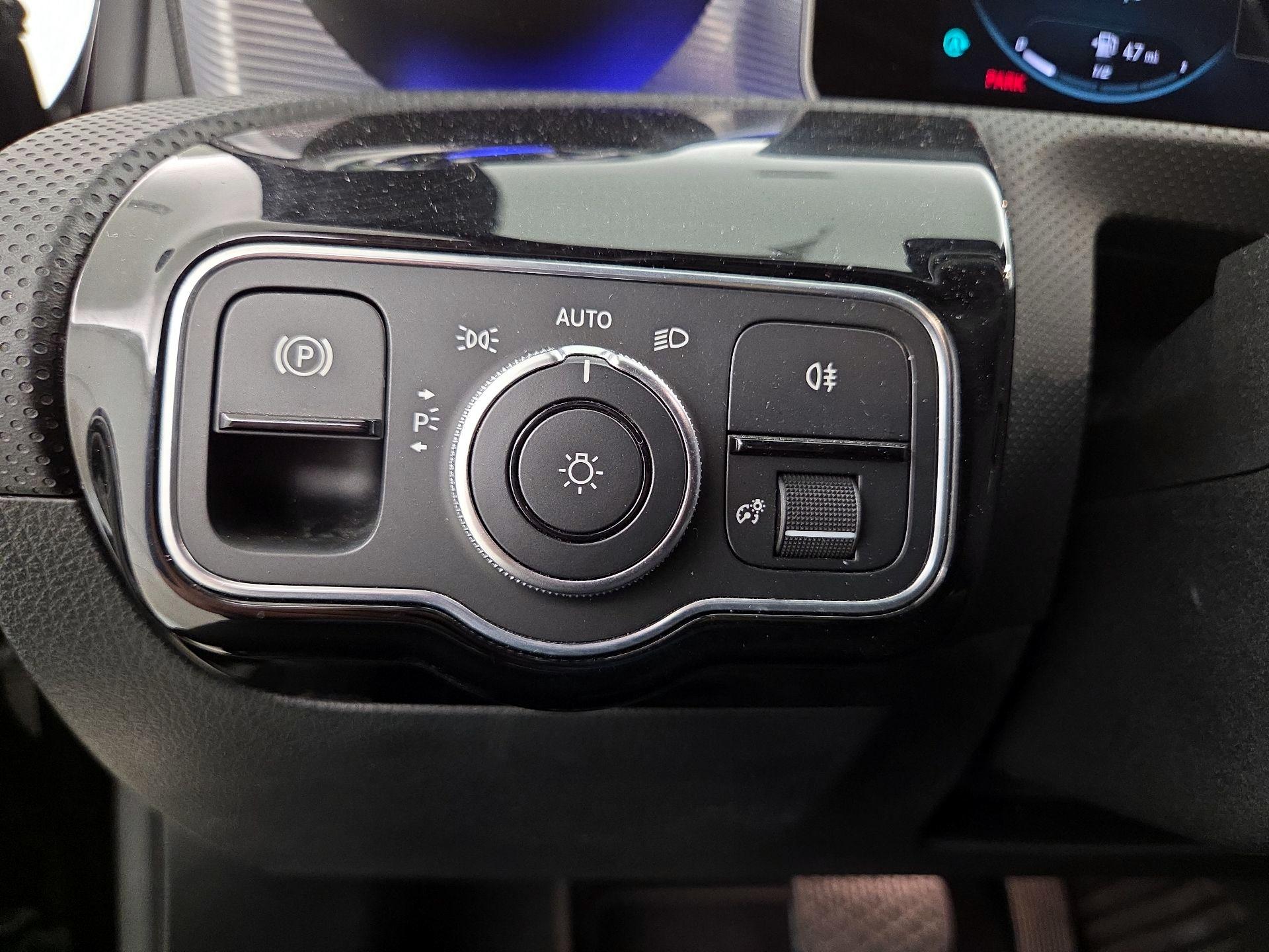 Thumbnail: 2020 Mercedes-Benz A-Class - 13