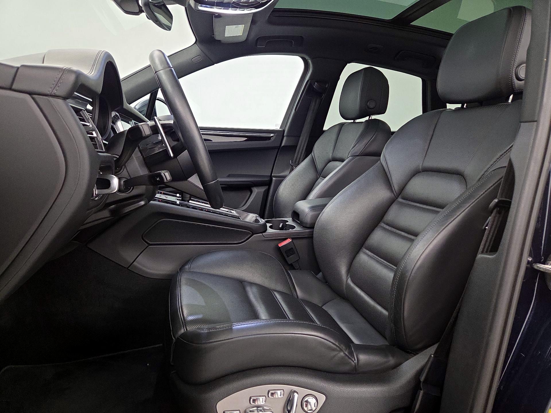 Thumbnail: 2023 Porsche Macan - 11