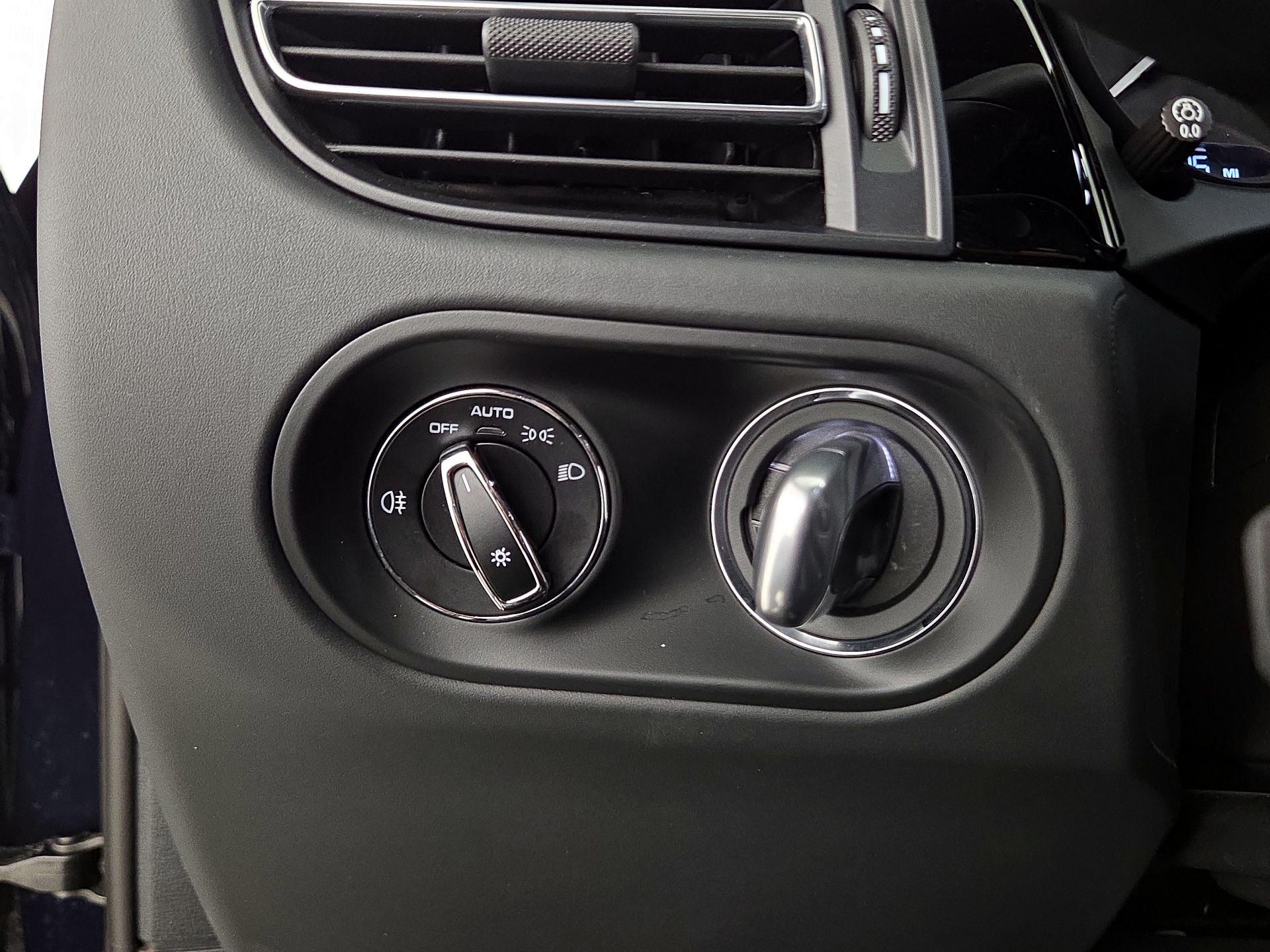 Thumbnail: 2023 Porsche Macan - 13