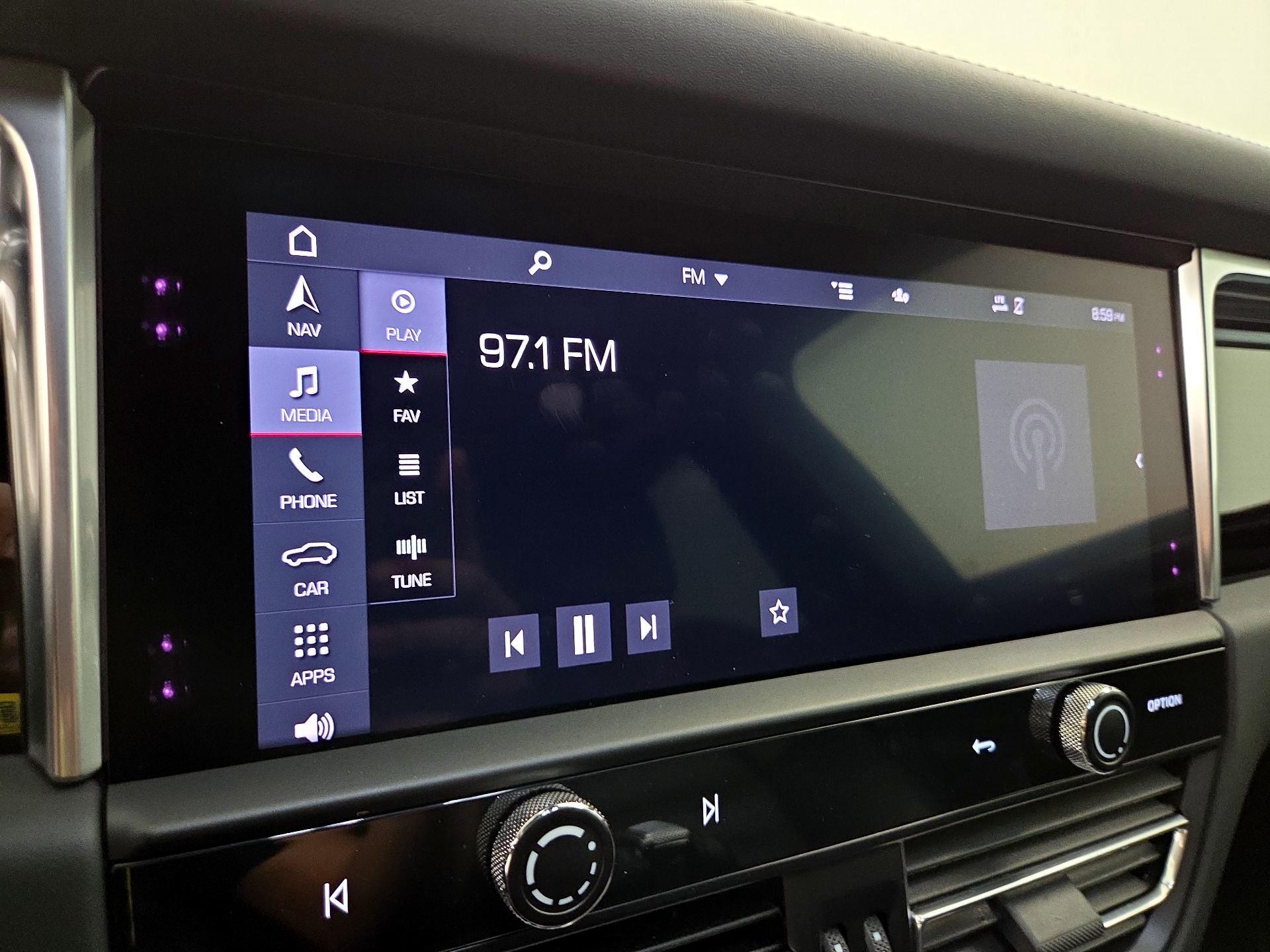 Thumbnail: 2023 Porsche Macan - 16