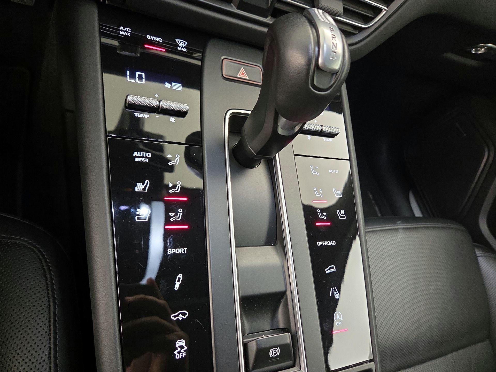 Thumbnail: 2023 Porsche Macan - 17