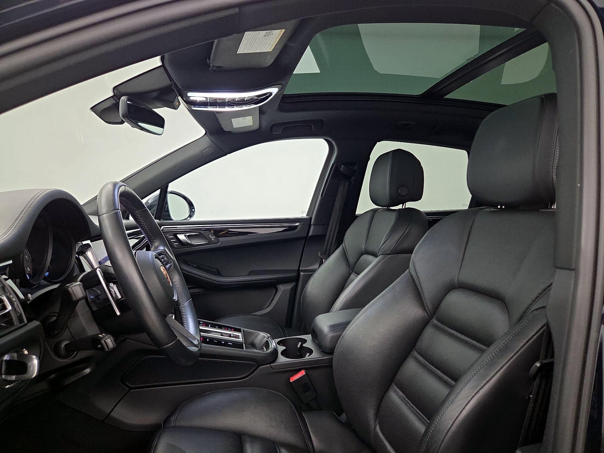 Thumbnail: 2023 Porsche Macan - 20