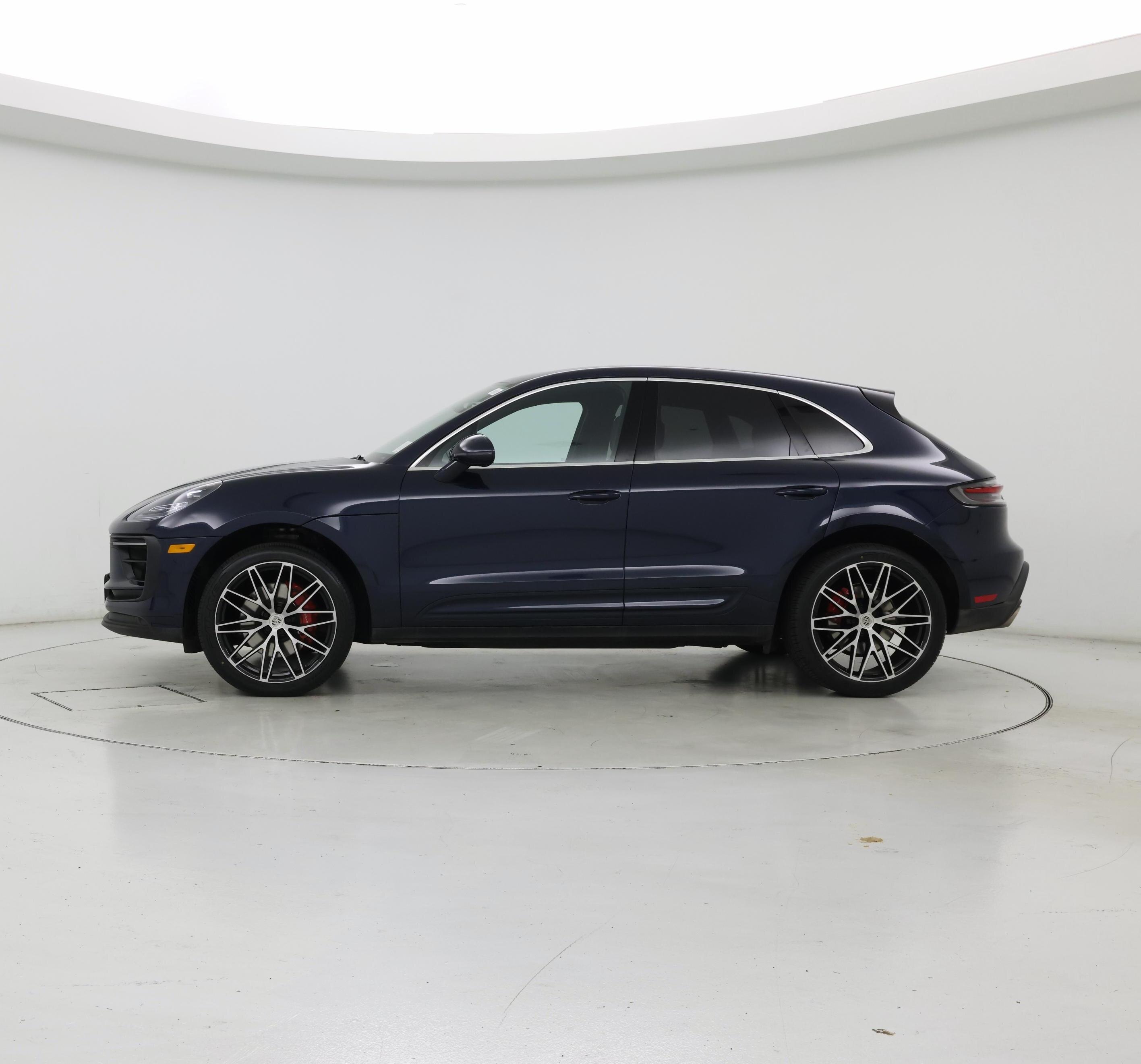Thumbnail: 2023 Porsche Macan - 3