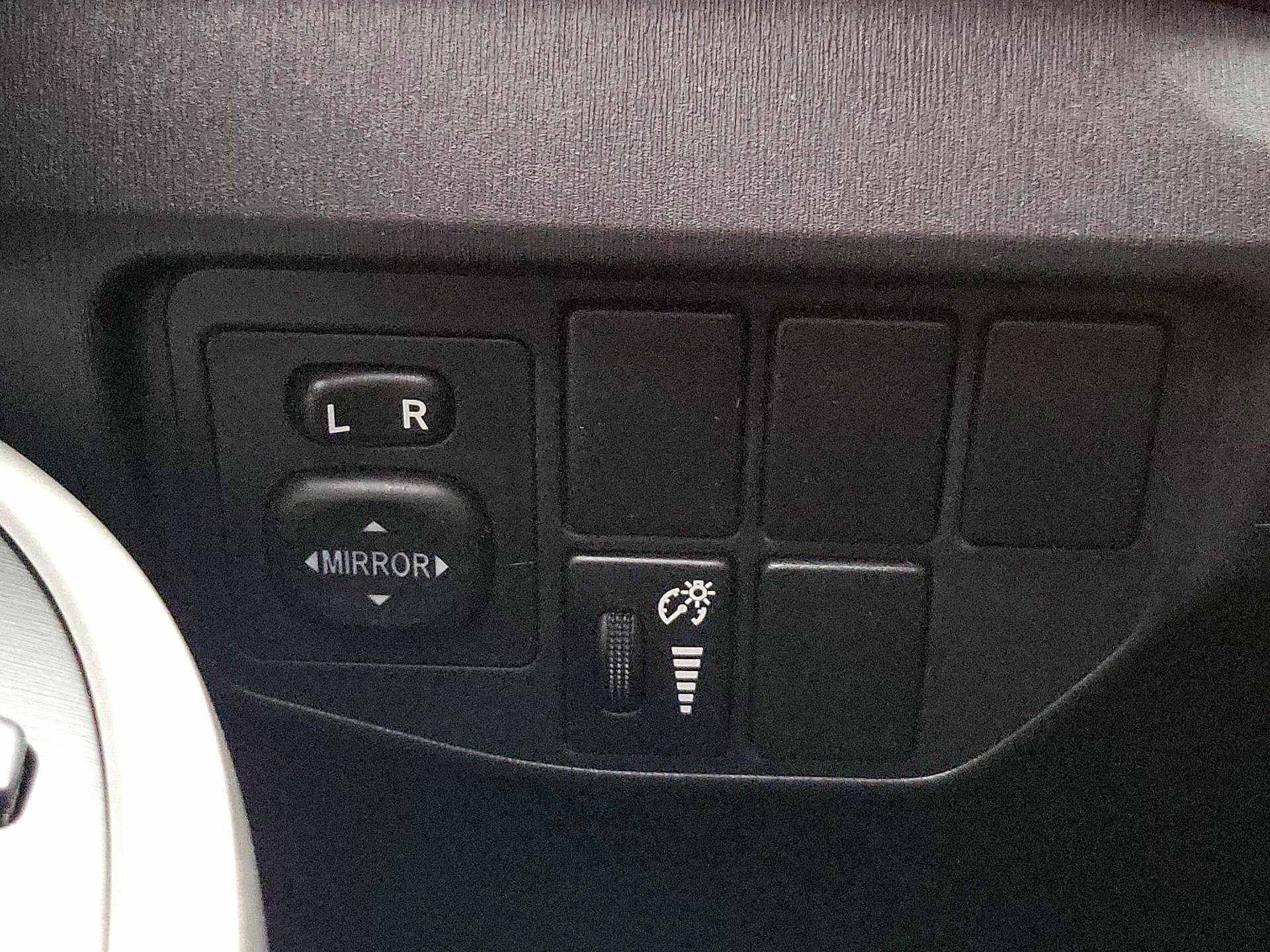 Thumbnail: 2014 Toyota Prius - 13