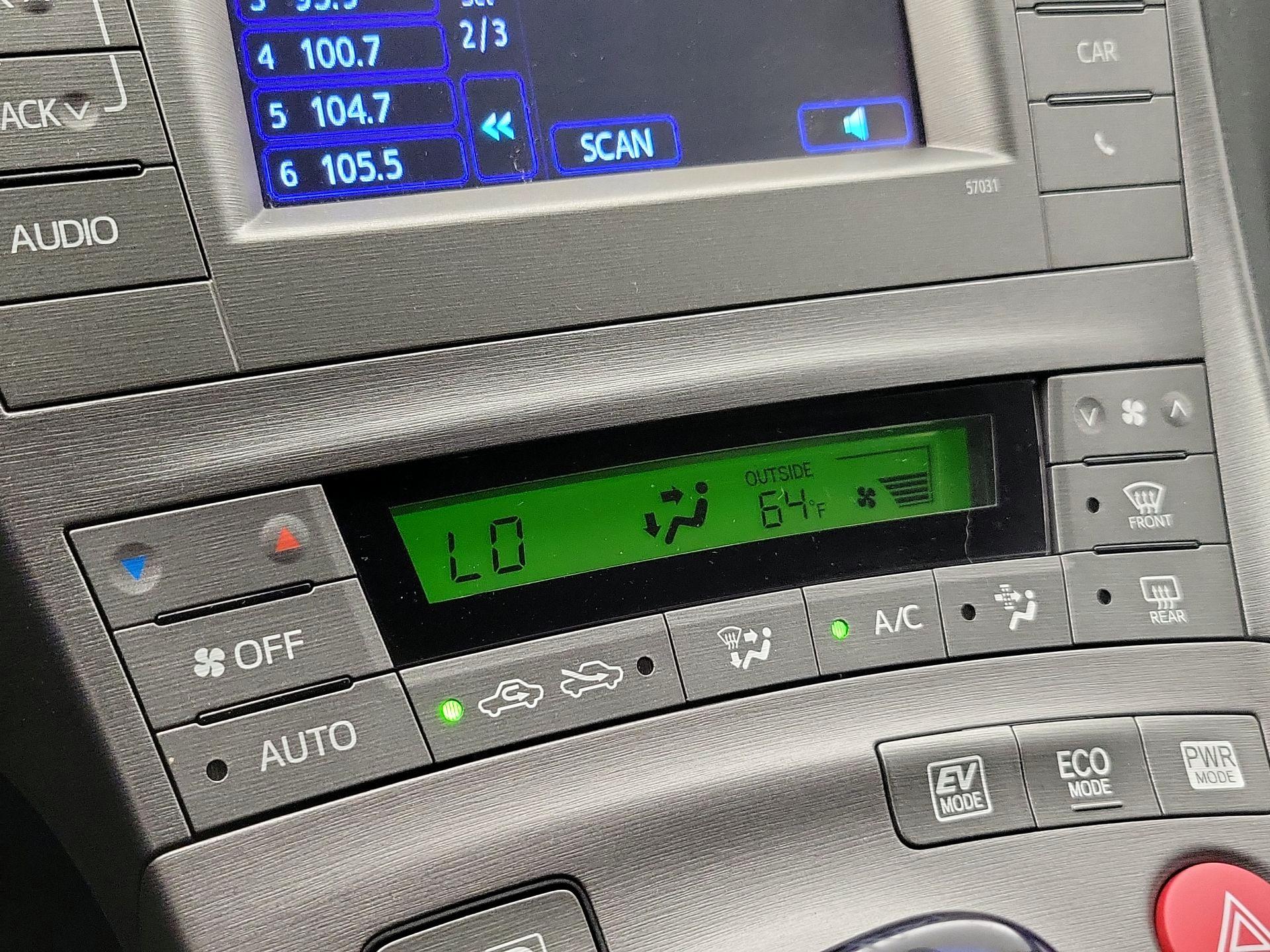 Thumbnail: 2014 Toyota Prius - 15